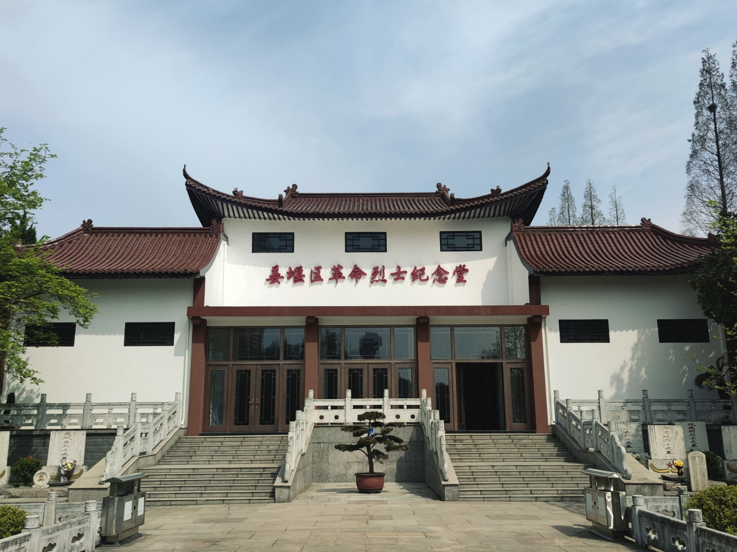 五一市井游# 姜堰区革命烈士陵园规模不小,不仅有烈士陵园还有烈士