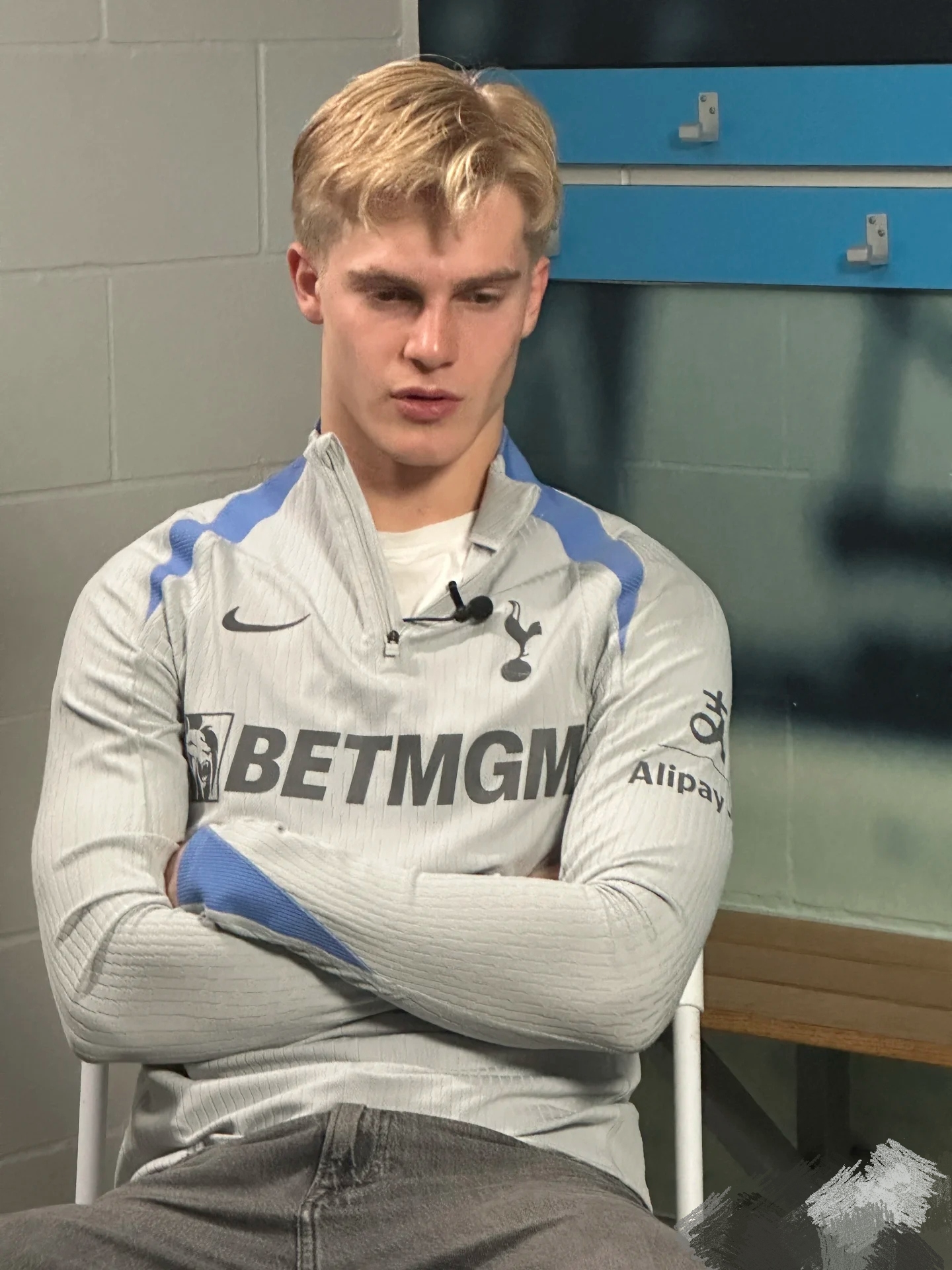 听说有人觉得他是英超最帅 来发一点会动的热刺小