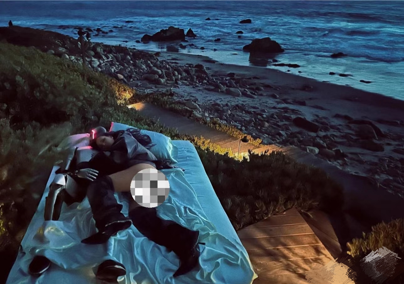 kim在ig 最新po图,和机器人的浪漫love story续集来了