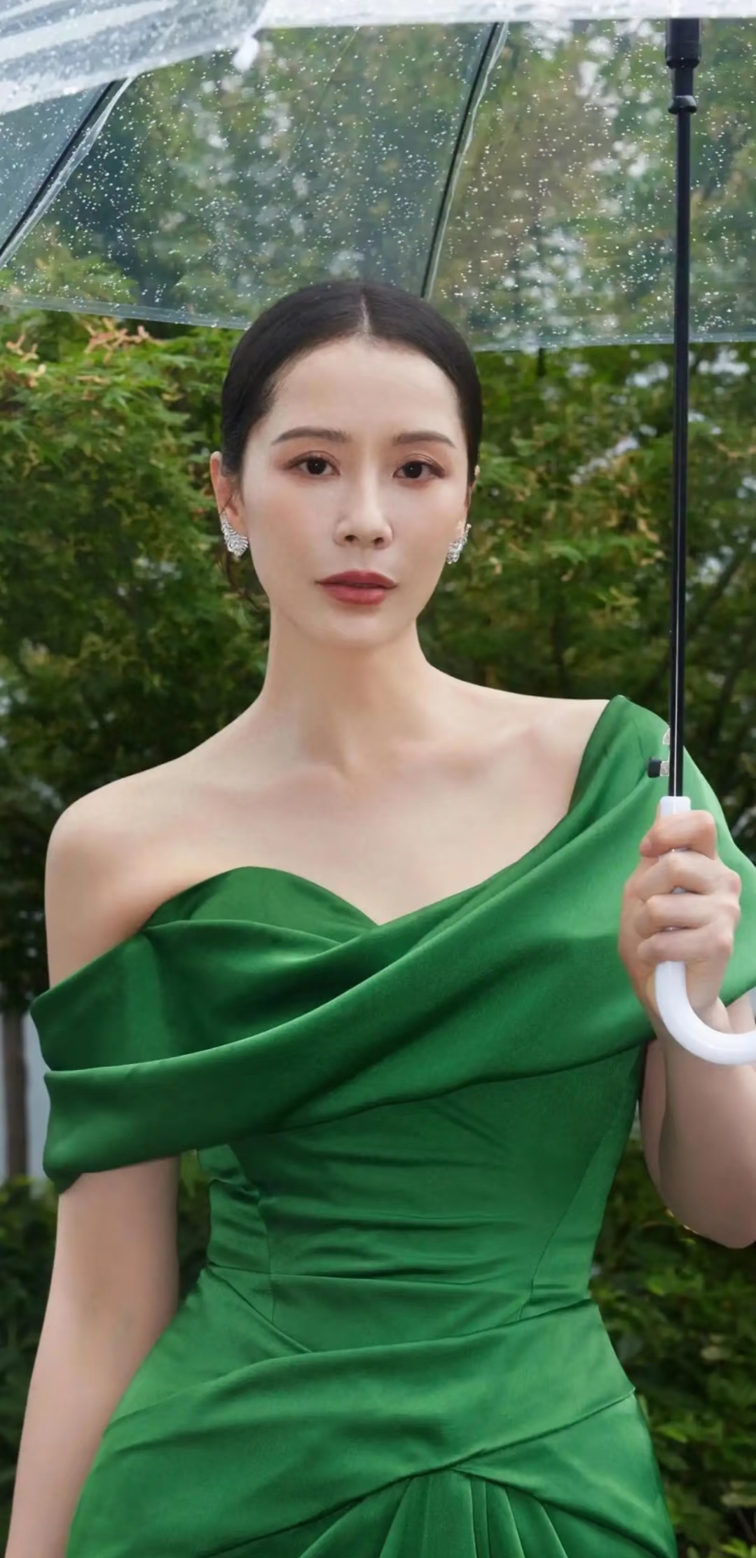 像吴越与海清,曾经都是大众心中极具辨识度的