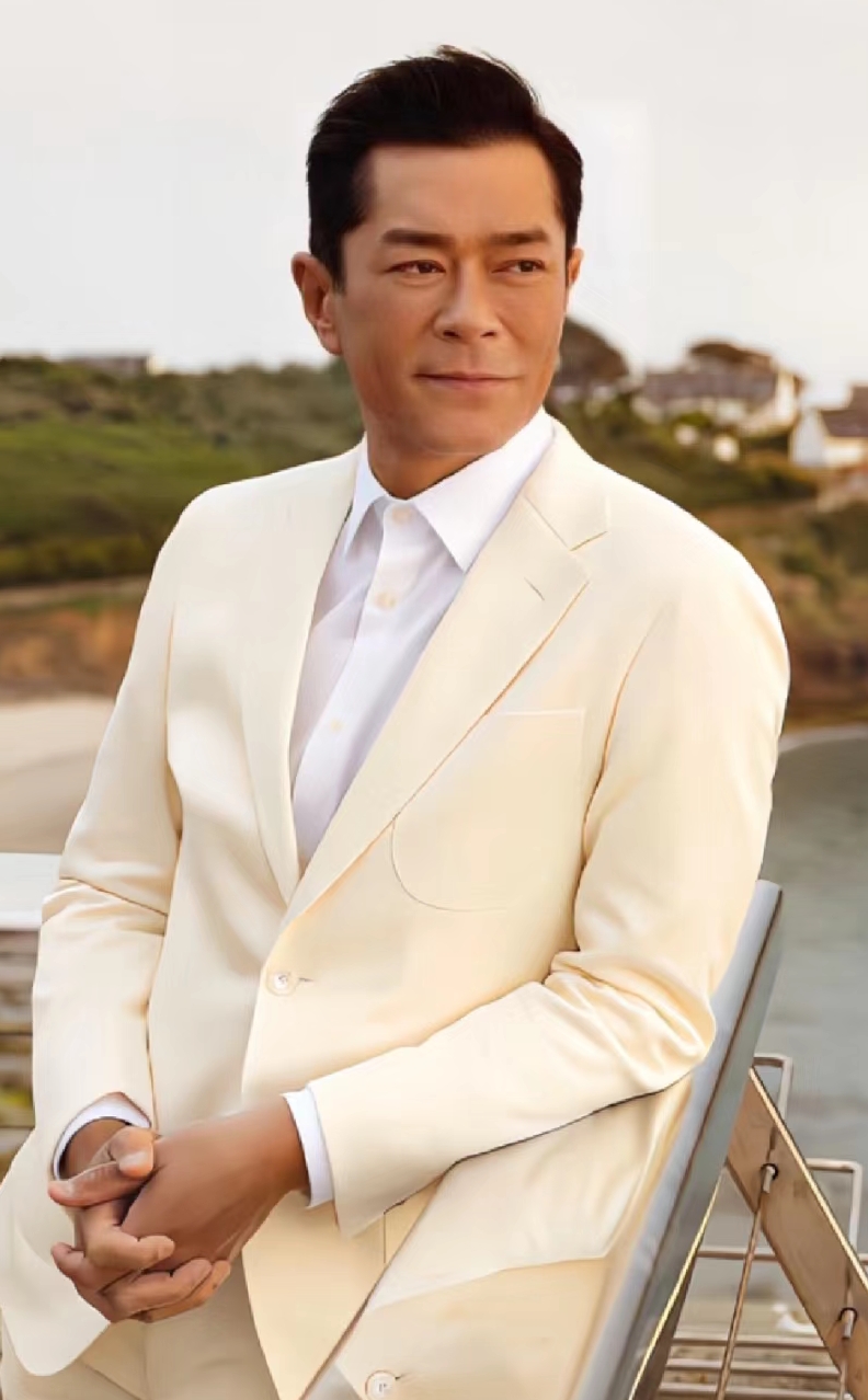 "古天乐:"全裸当然就是前面后面都裸啊!还分前裸后裸上裸下裸?