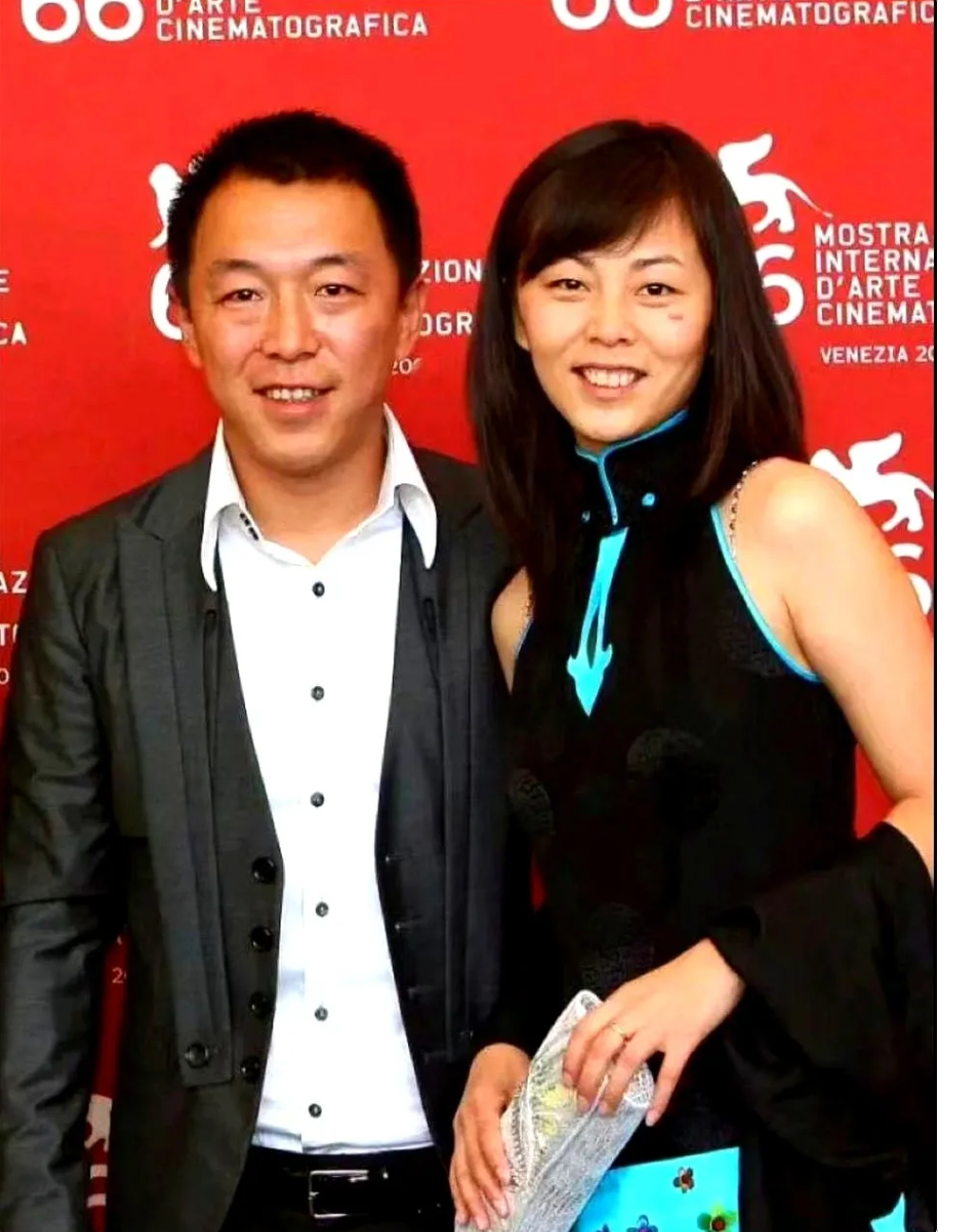 —黄渤和妻子小欧是高中同学,两人从地下室吃泡面