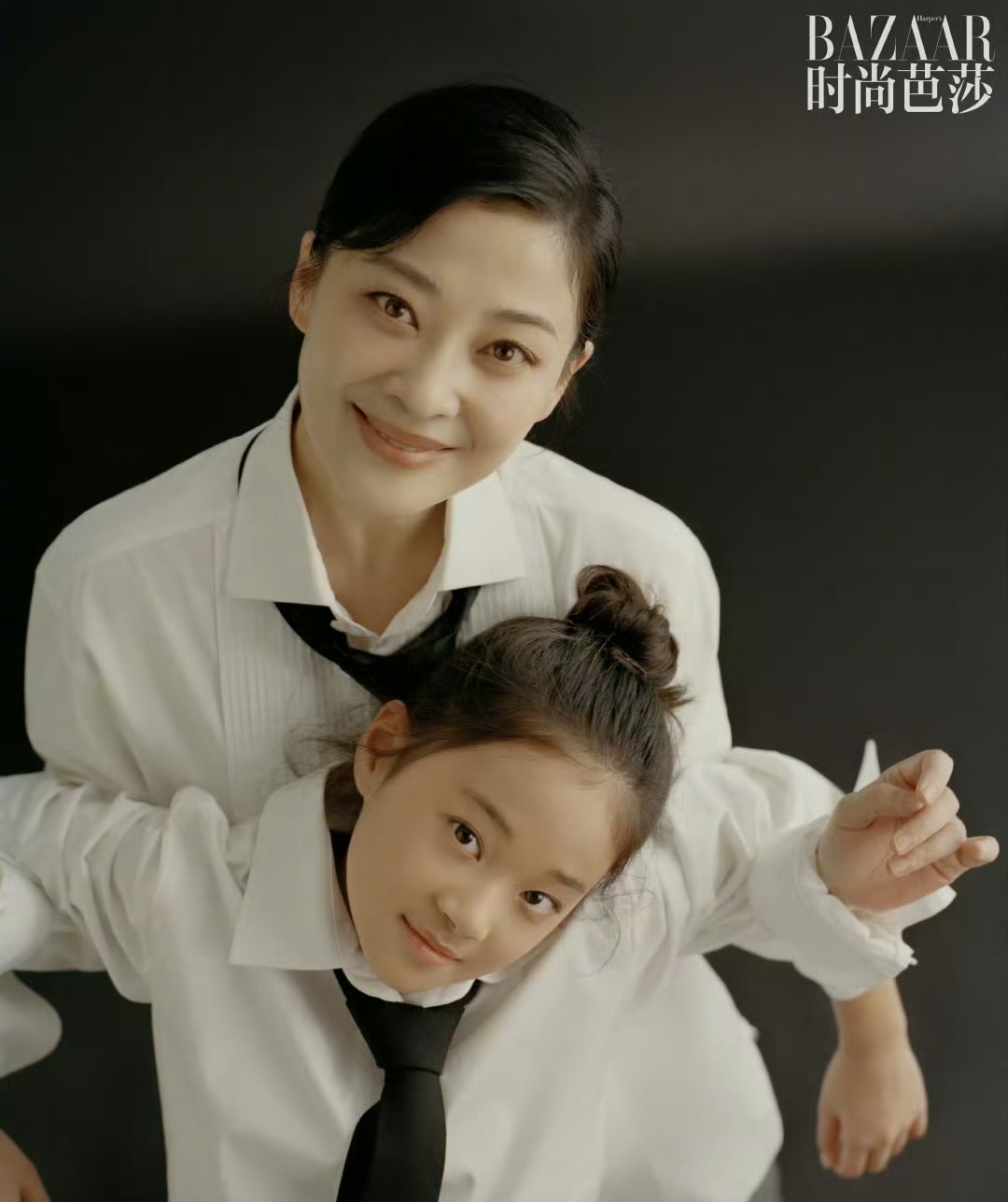 梅婷和女儿拍时尚芭莎大片12岁的快快都这么大了小妮子笑起来和梅婷