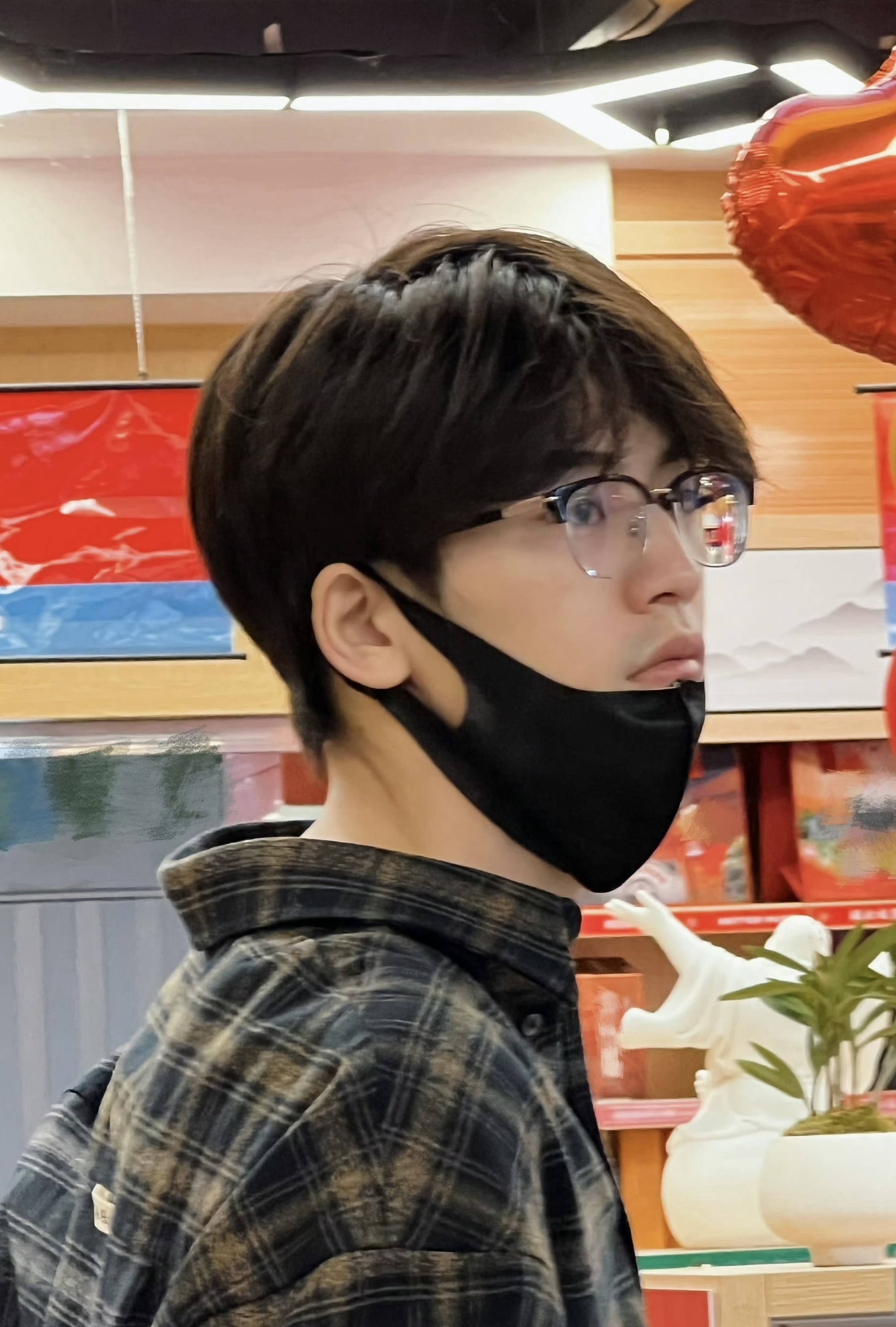 谁教他素颜发自拍的,这也太男大了