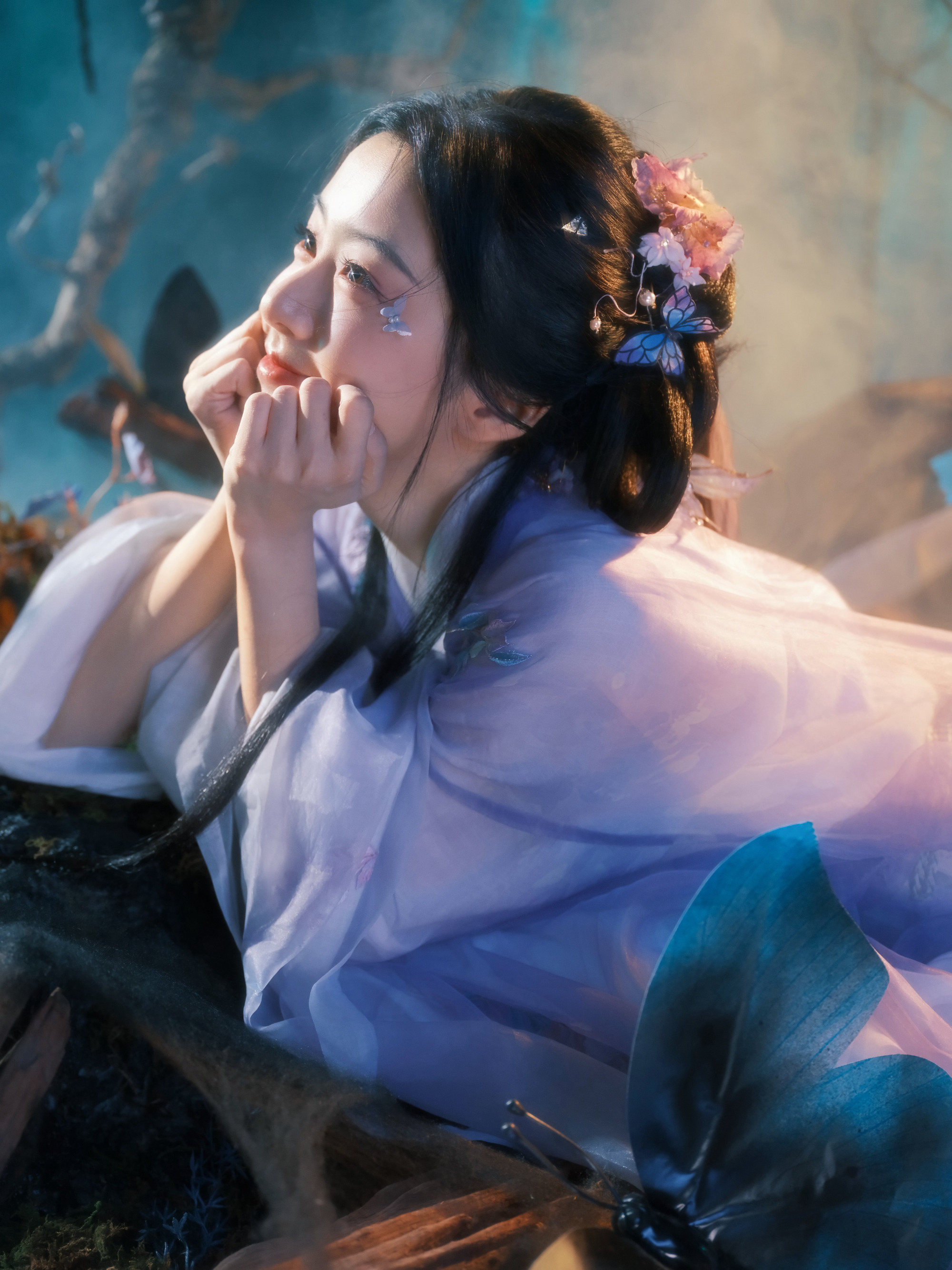 古风版小蝴蝶造型又美又灵动,结合背景氛围来看还有种聊斋感!