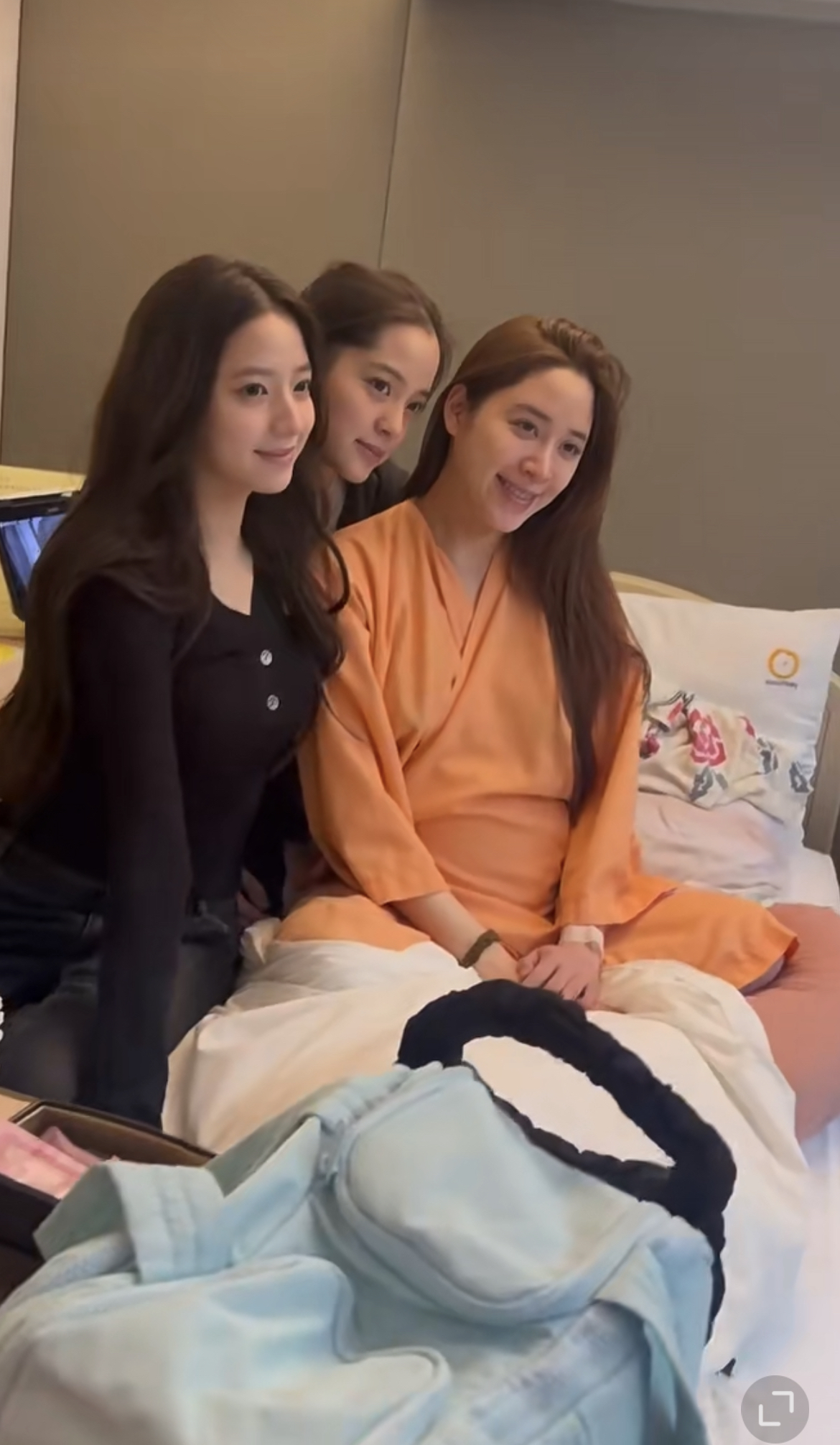 傅娟生了三个女儿一个比一个漂亮没想到最漂亮的是欧阳娣娣小时候