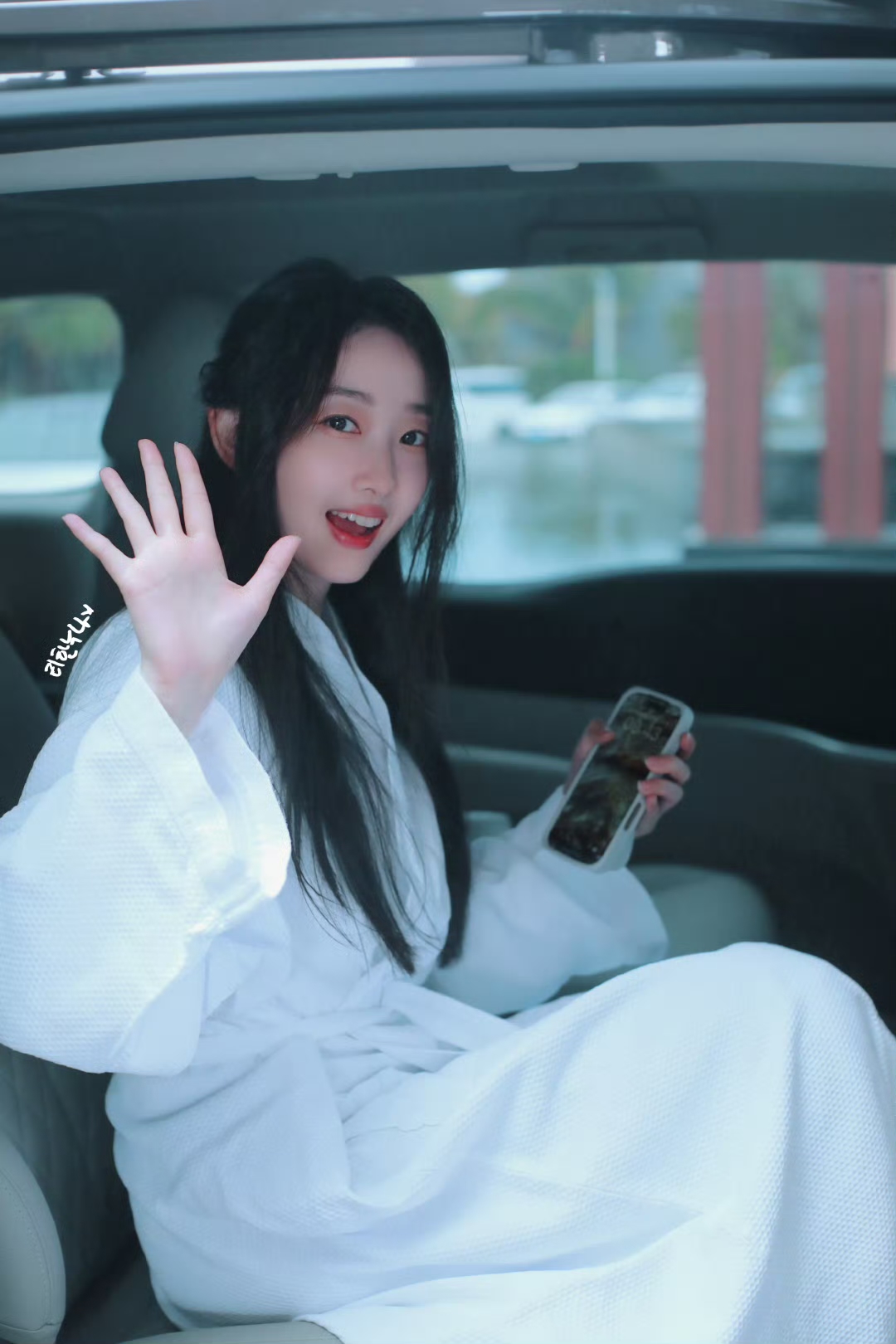 蒋梦婕浪姐6穿浴袍上班为了造型保密姐姐直接浴袍上阵清新脱俗的