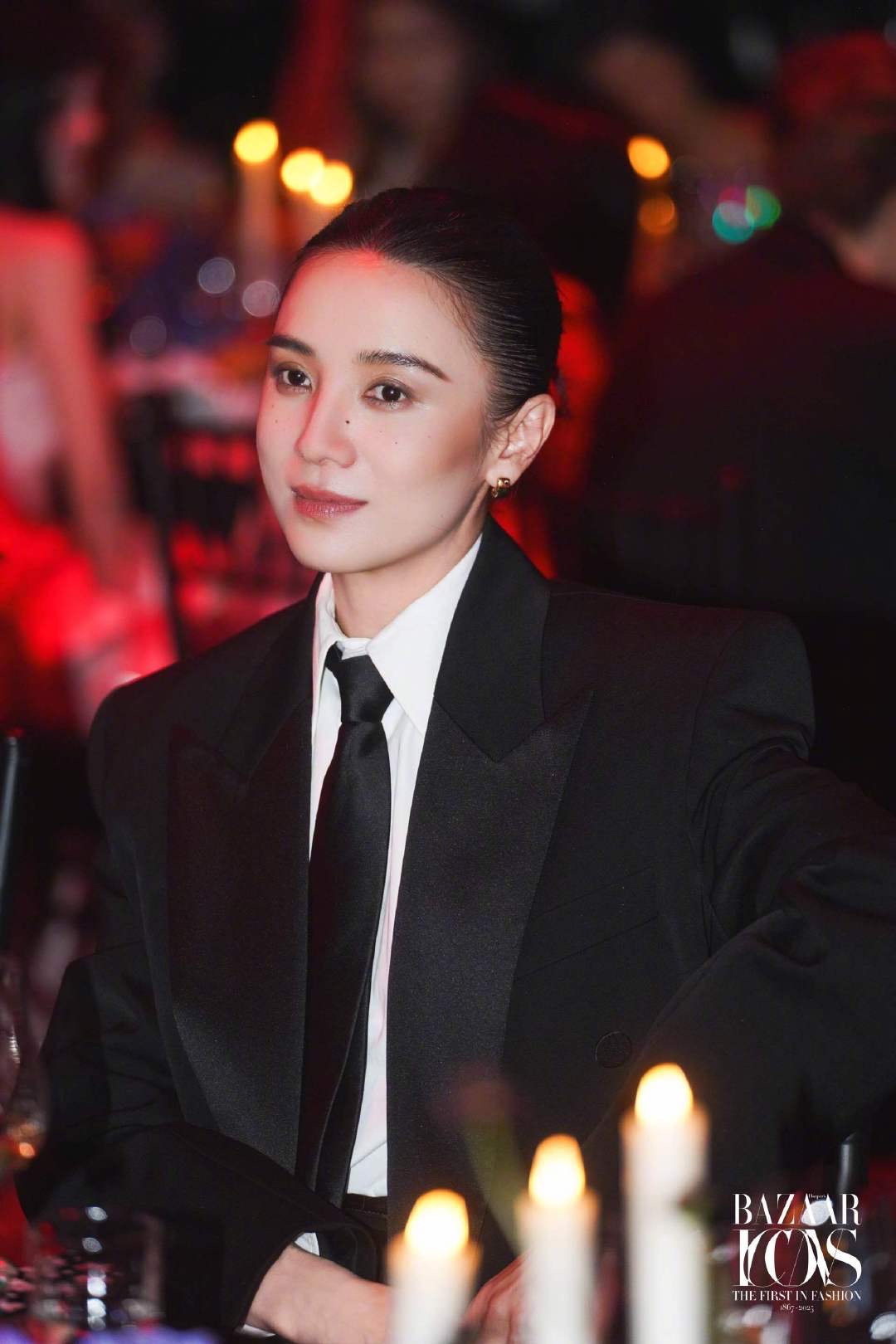 时尚芭莎晚宴上的明星们氛围感拉满了还得是明星每一个都是掌管