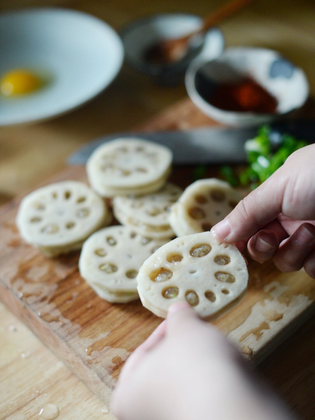 虾仁藕饼太香啦 藕作为减脂期间是可以当主食吃