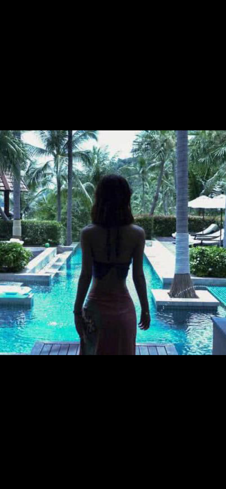 有一种"惹火"叫赵丽颖泳装,下水后仿佛一条美人鱼,妆花后惊艳全场