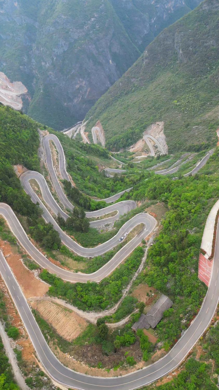 这样的山路18弯,你会晕车吗?