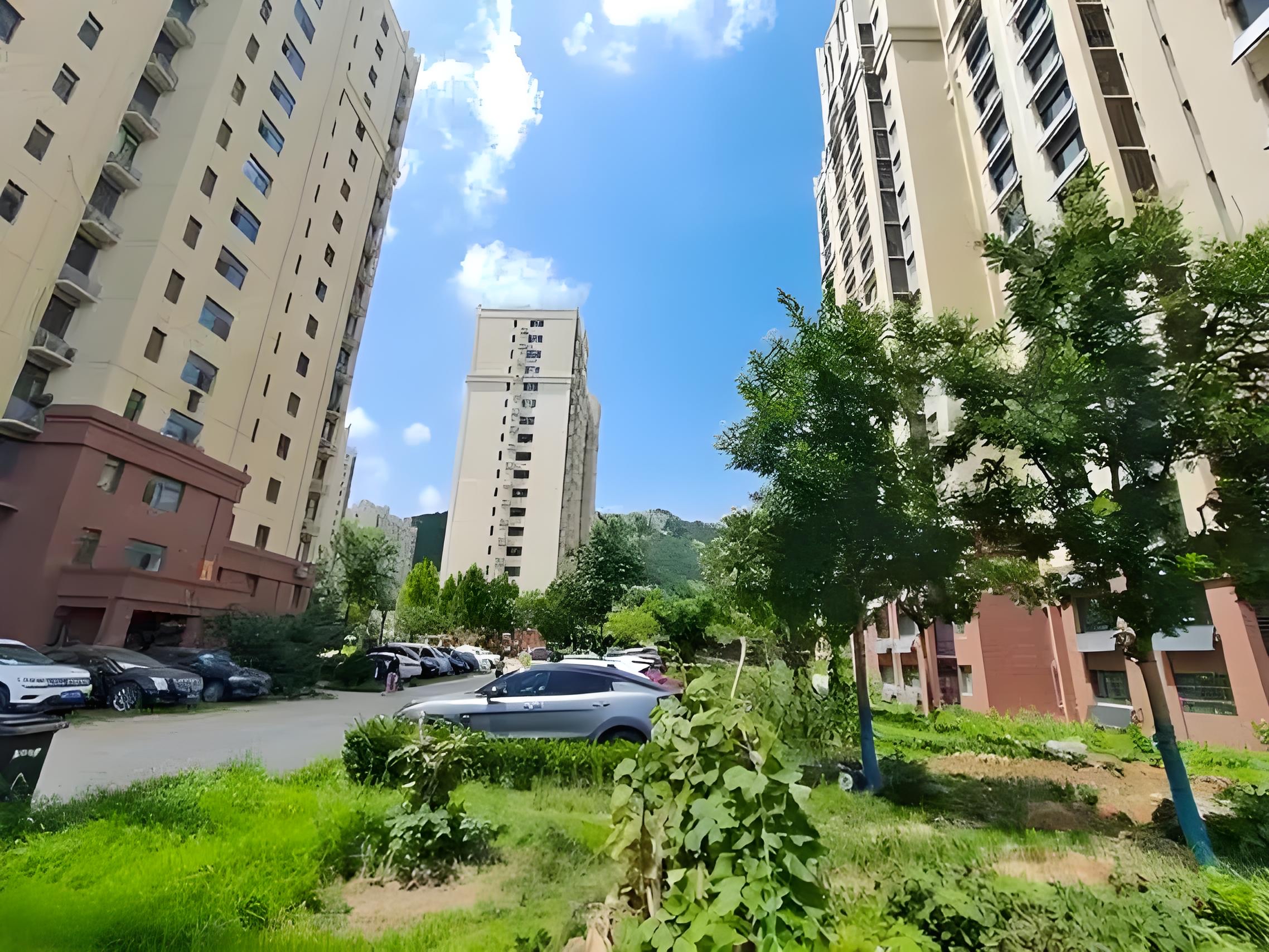 她爸妈全款给她买了套148平的房子,离她单位特别近,上班很方便