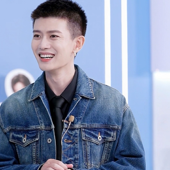 任嘉伦直播帅出新高度!