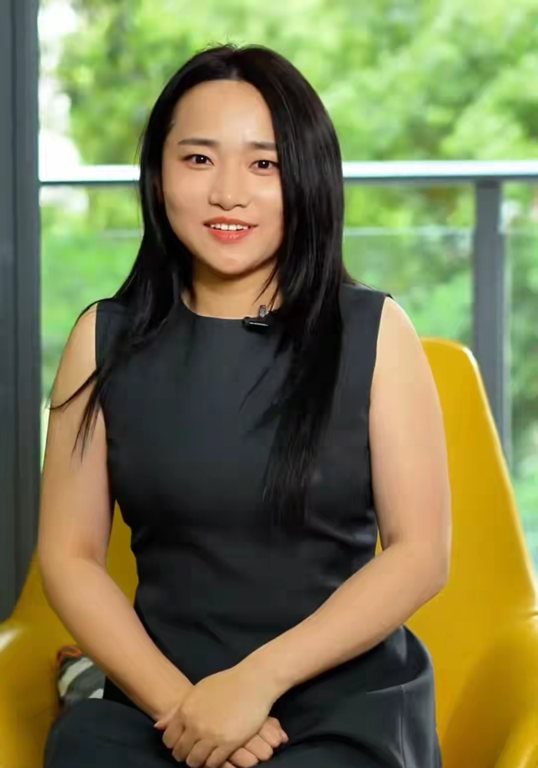 金哥让化妆师给大家化妆最出乎意料的是红姐
