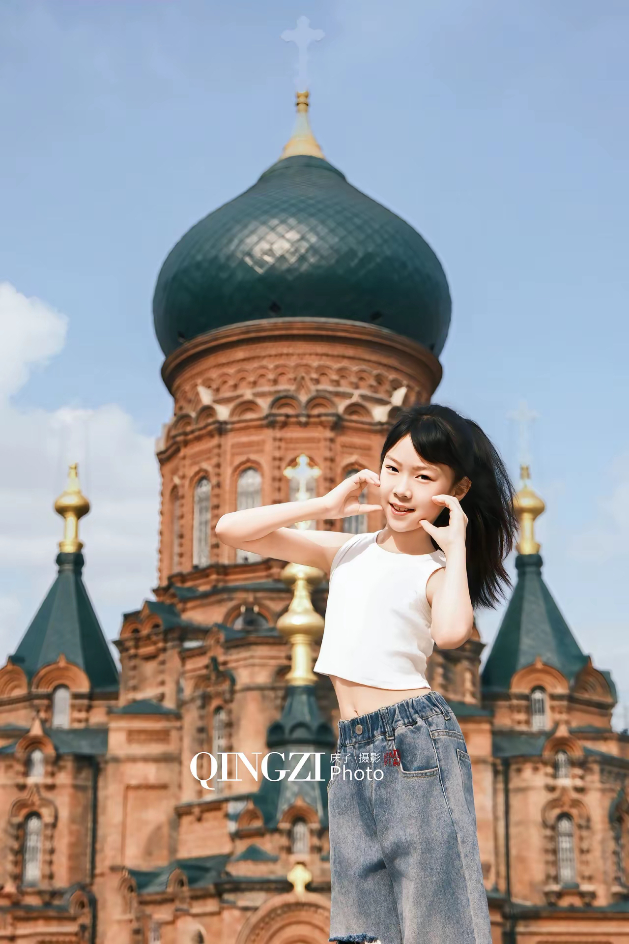 9岁的小女孩打卡哈尔滨圣索菲亚大教堂,拍到了最出片的9个机位,不枉此