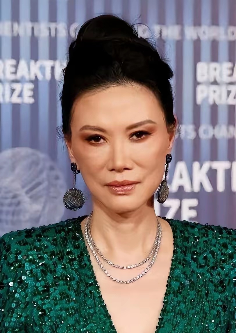 不服不行啊;邓文迪就是现代版的武则天 近日默多克家族继承战结束