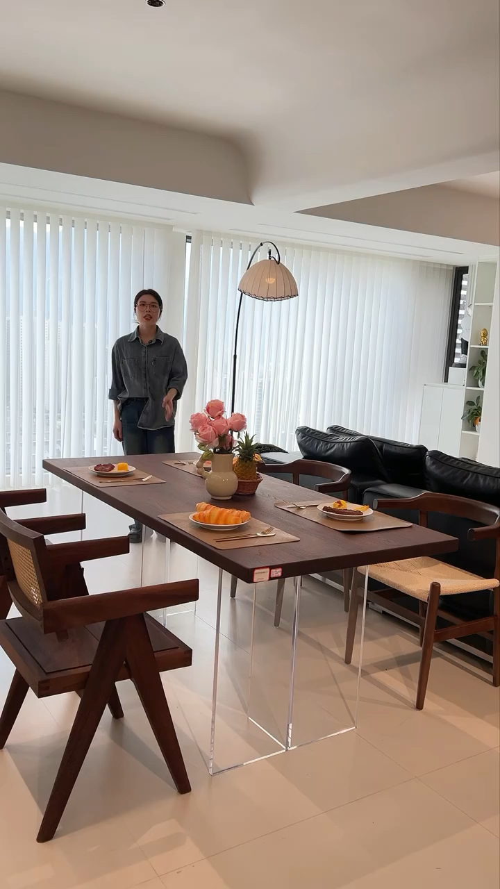 高级感轻奢风客厅搭配沙发背后餐桌真的很香