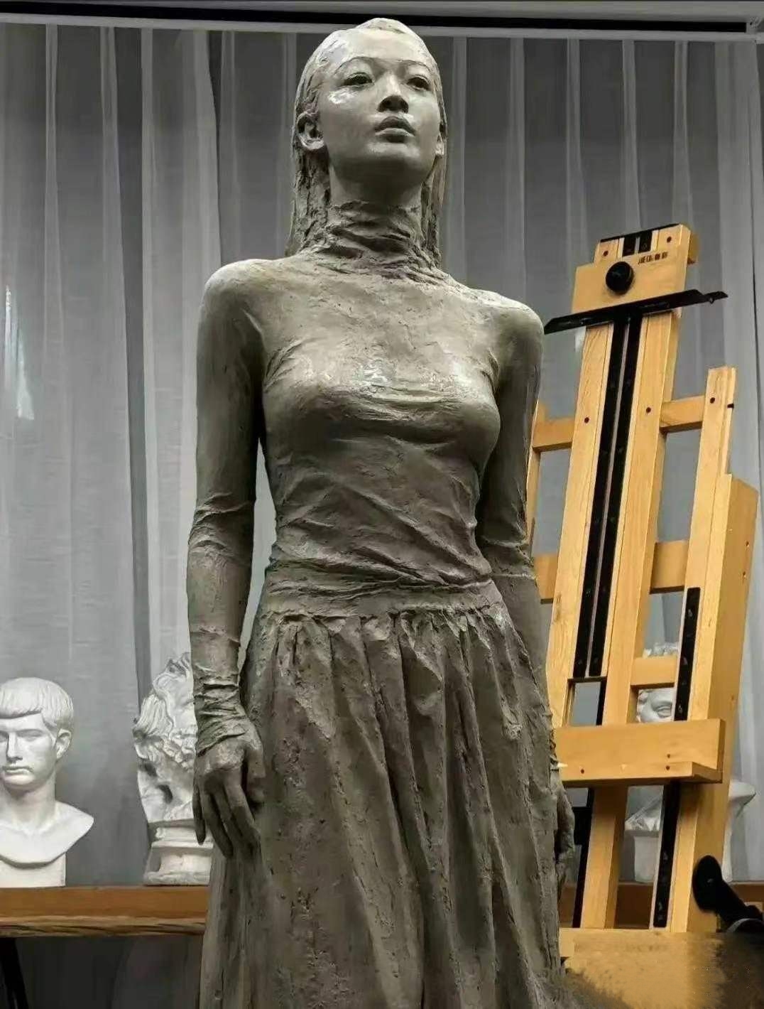 这个雕塑太逼真了,震撼到我了!