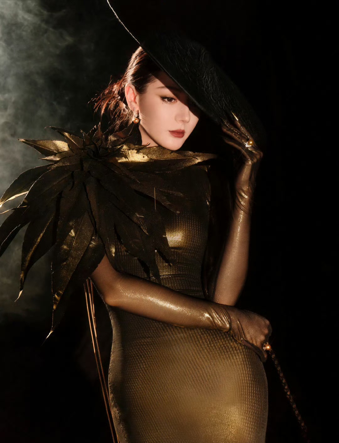 迪丽热巴玩概念的神 w年度光影盛典红毯 热巴以"主人级别"的造型引爆