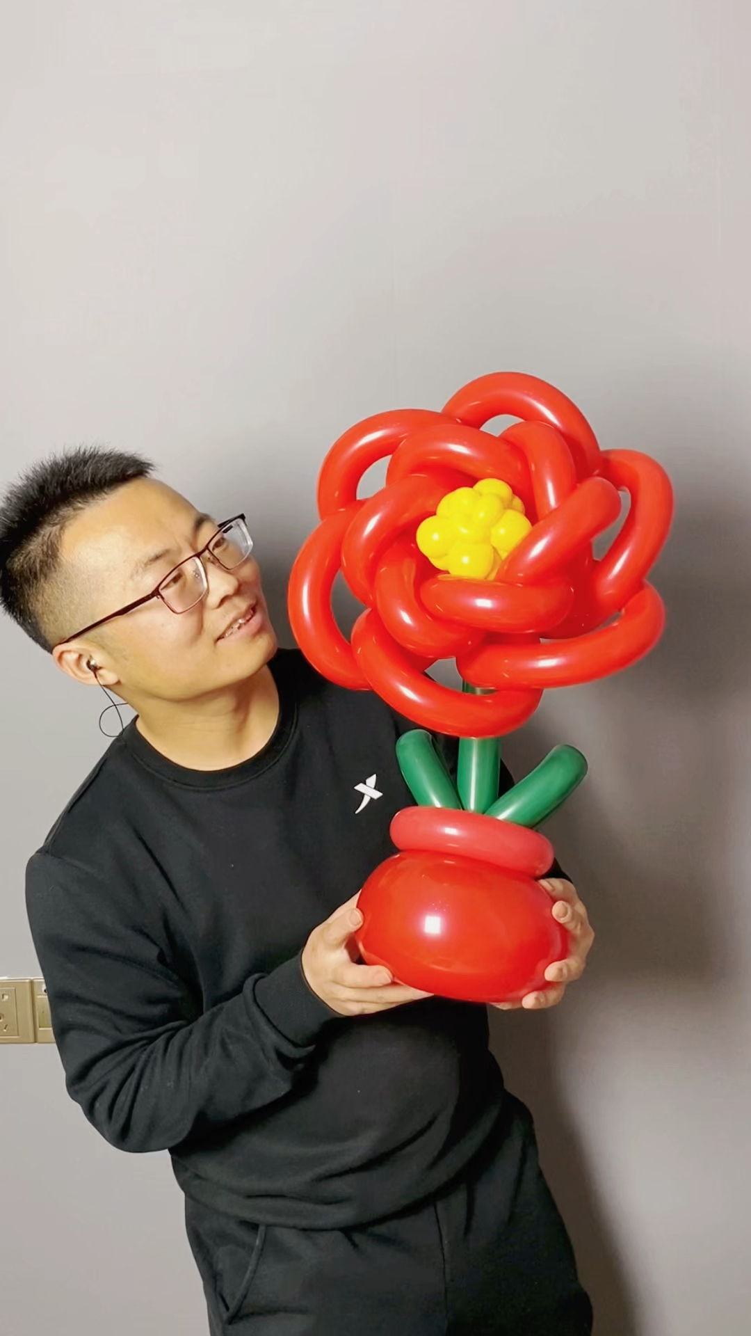 用气球给你做艺术玫瑰花,你会喜欢吗