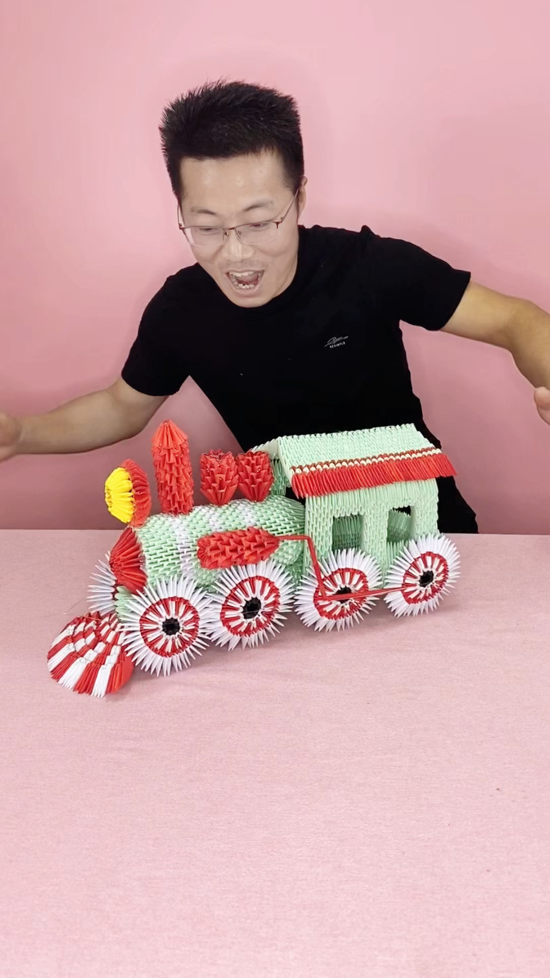 用三万多张小纸片给你做个大火车,你会支持我吗