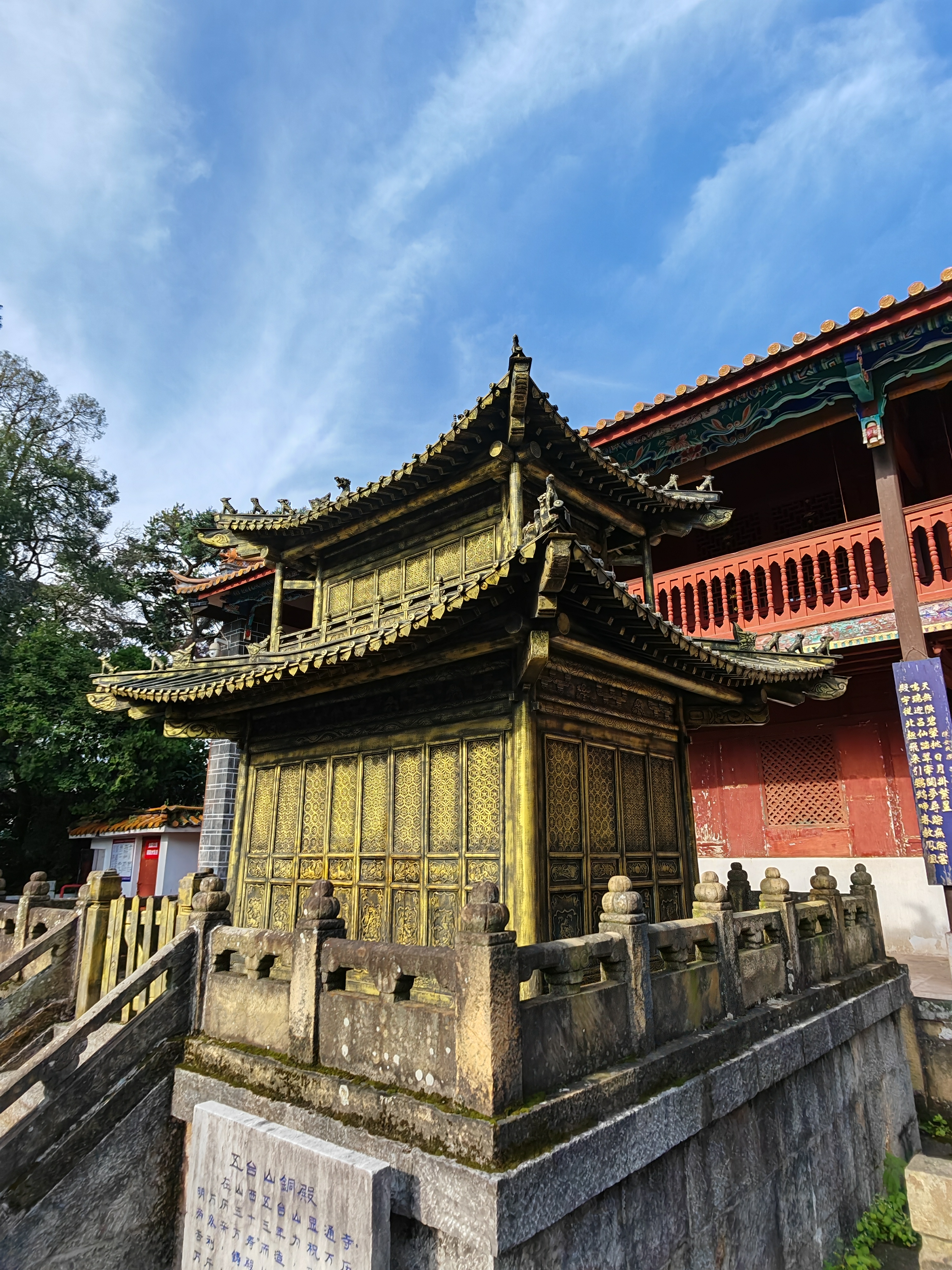再游金殿蝉鸣深处觅清凉