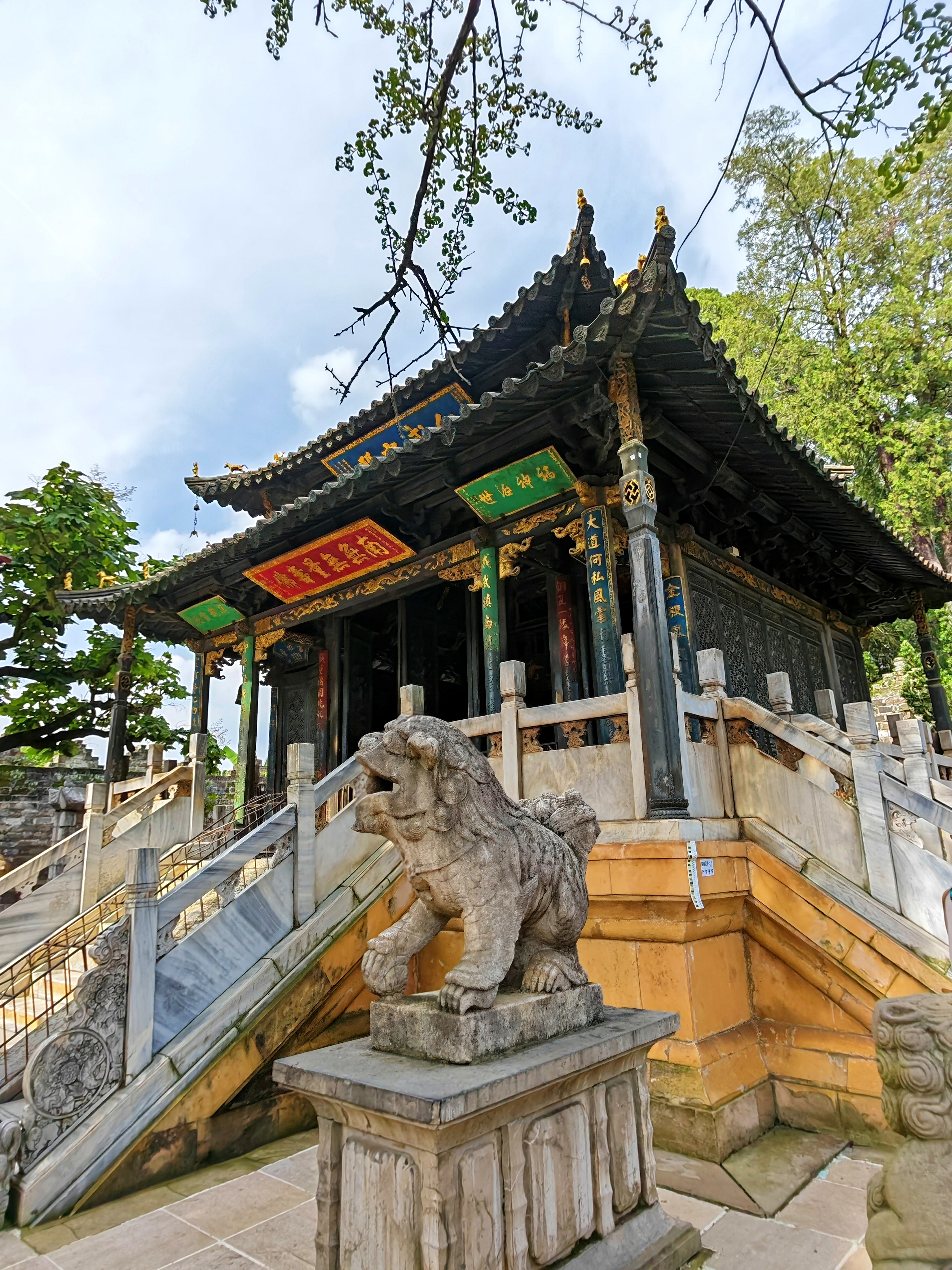 再游金殿蝉鸣深处觅清凉