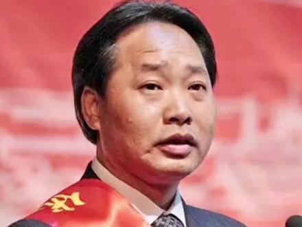 陈华1966年出生于广东湛江吴川市吴阳镇蛤岭村