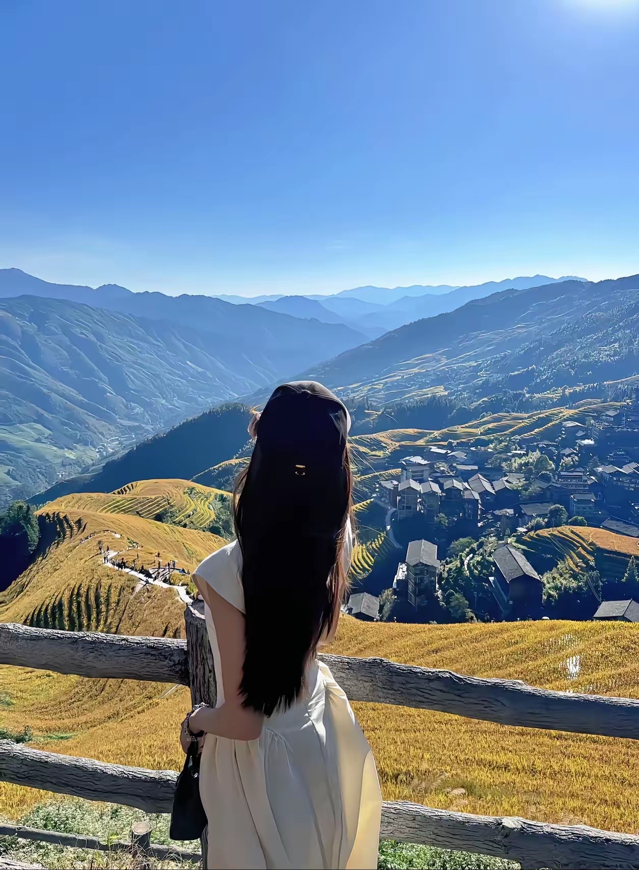 "有年轻女仔风景带女朋友看风景朋友圈