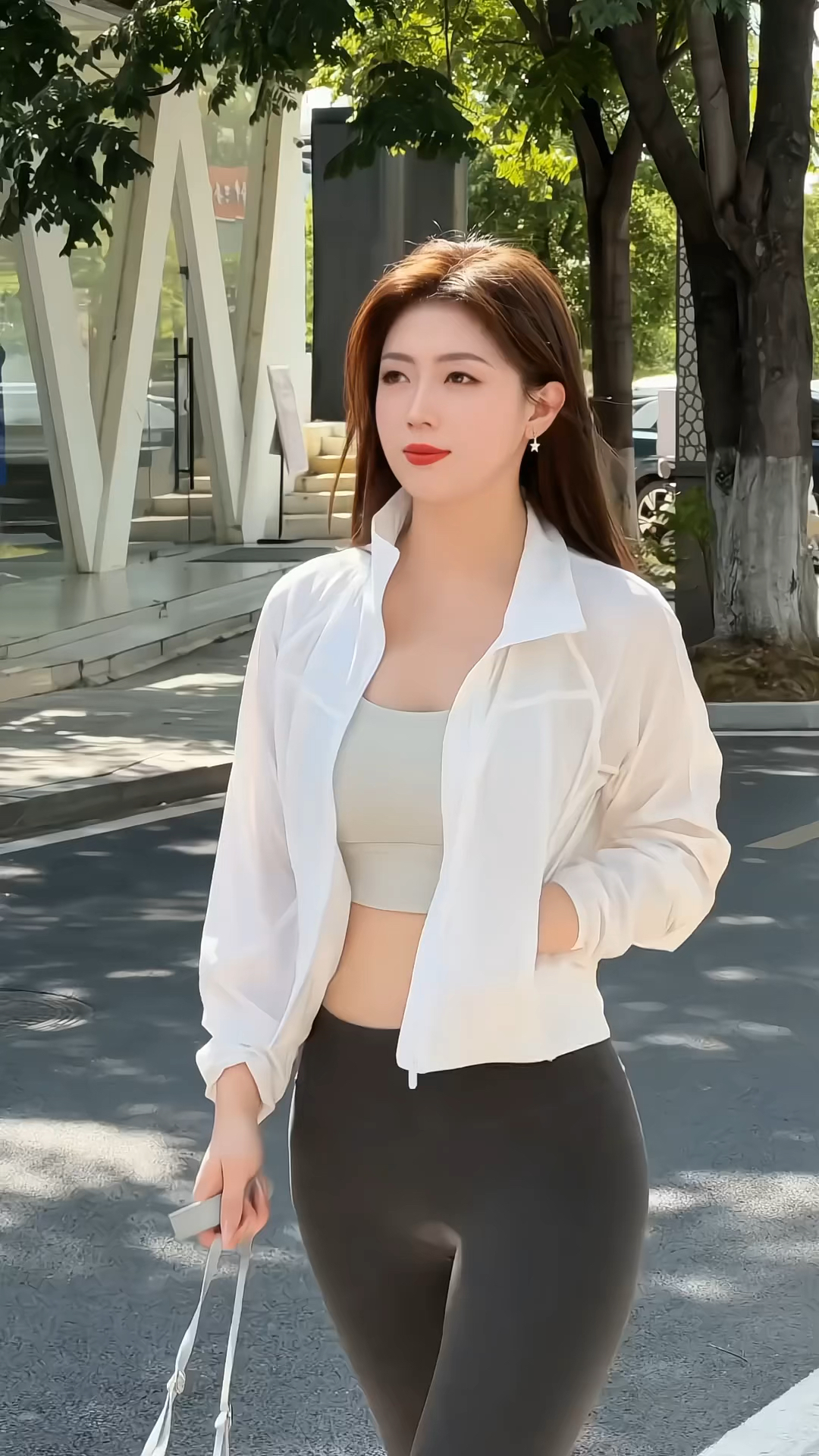 微胖美女街拍效果