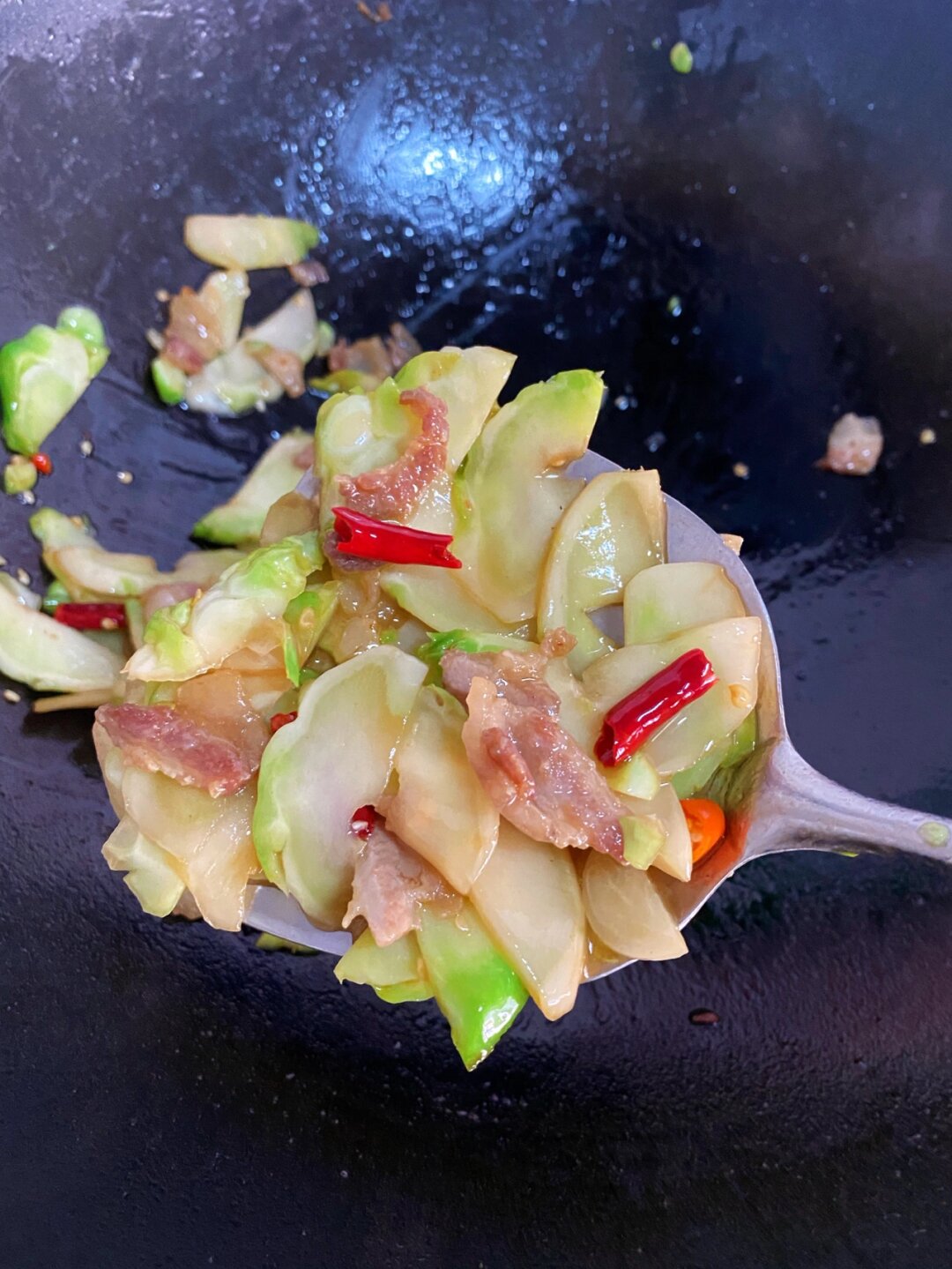 今日午餐 肉末炒粉丝/清炒豆苗/白灼秋葵 	 今日晚餐 五花肉炒儿菜
