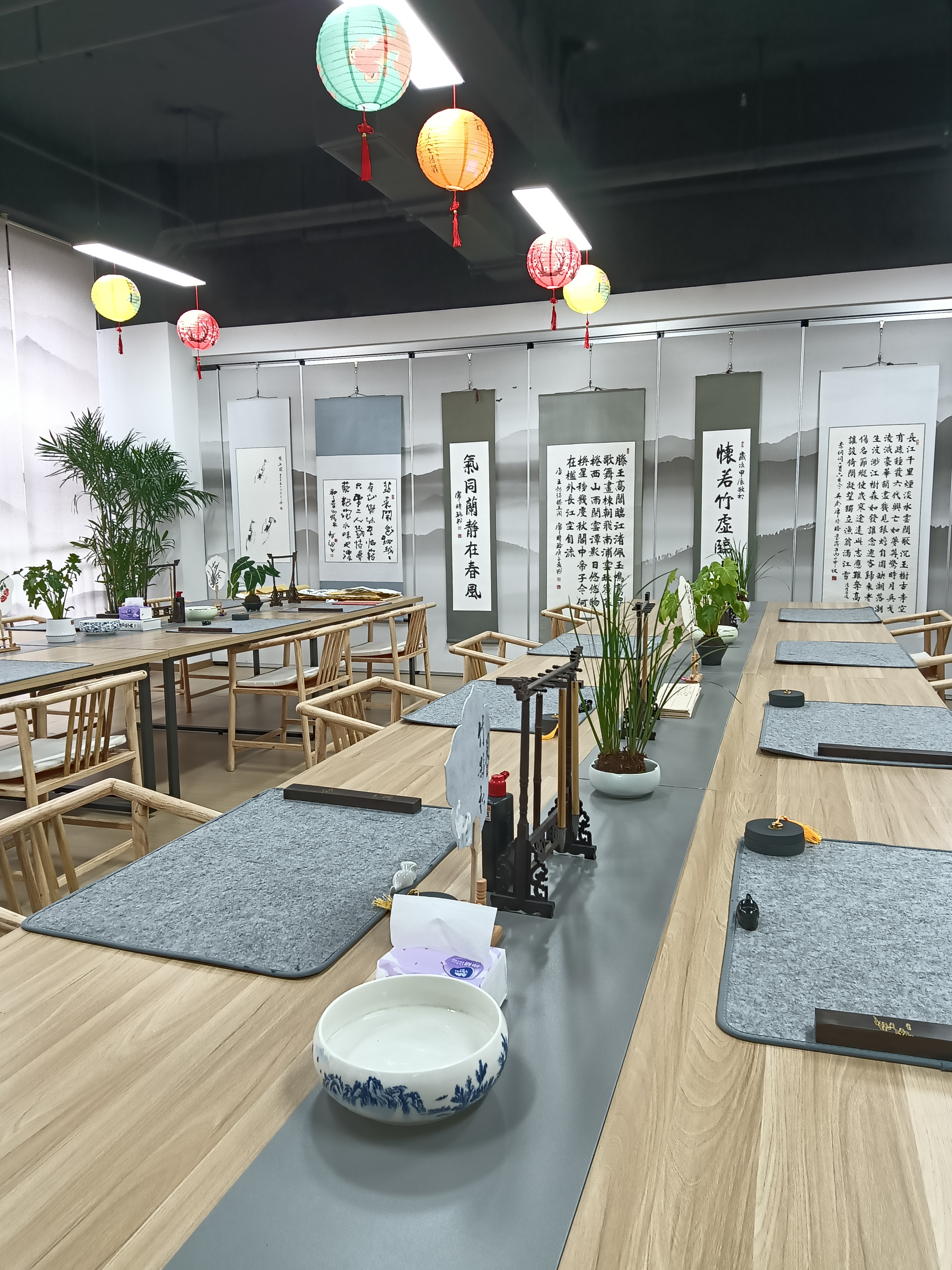 高考是人生开卷考篇章中由青少年逐渐向  成年人迈进