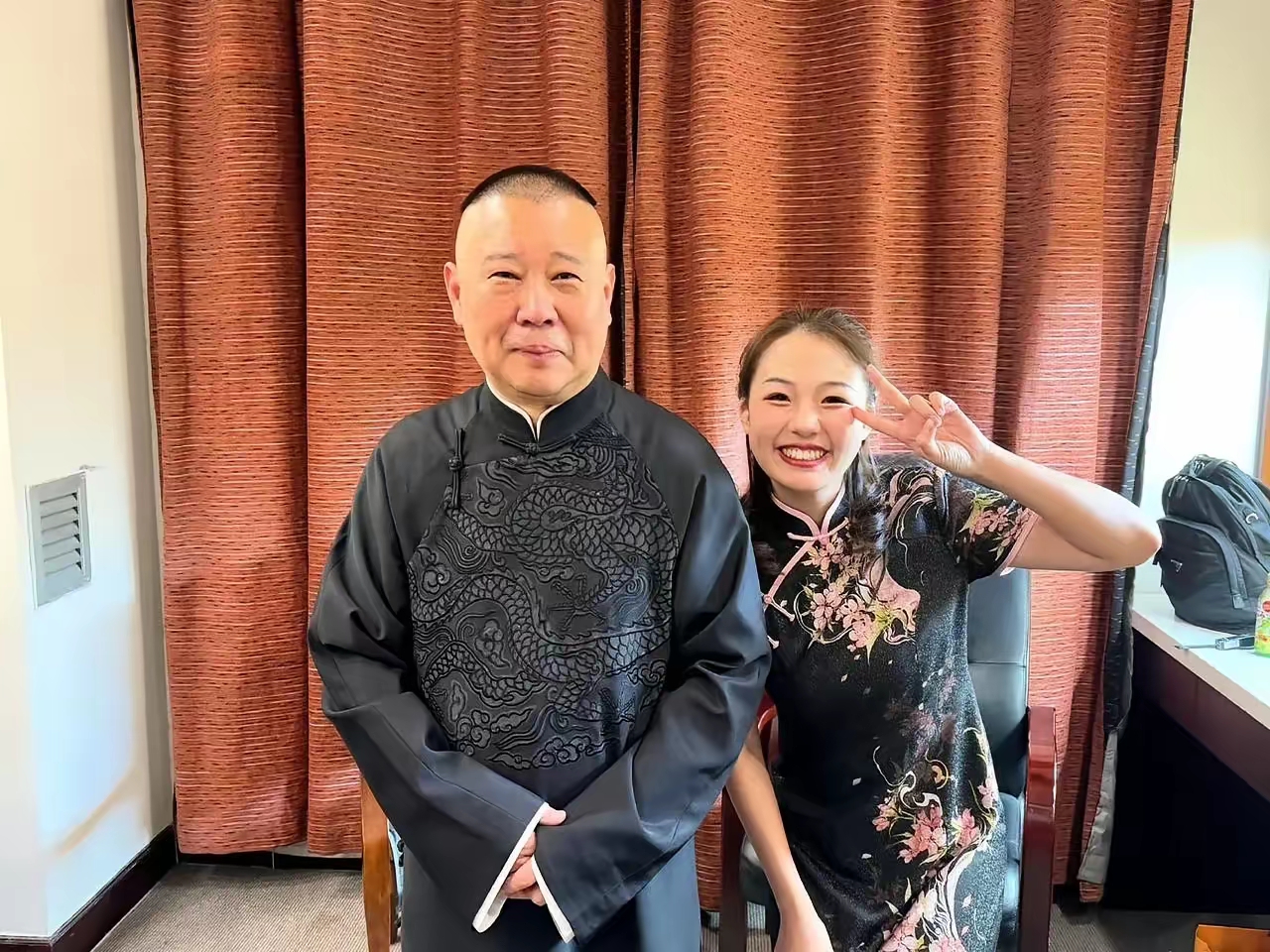 这两天著名电视节目主持人王伟忠在采访郭德纲时候问起郭麒麟的婚姻
