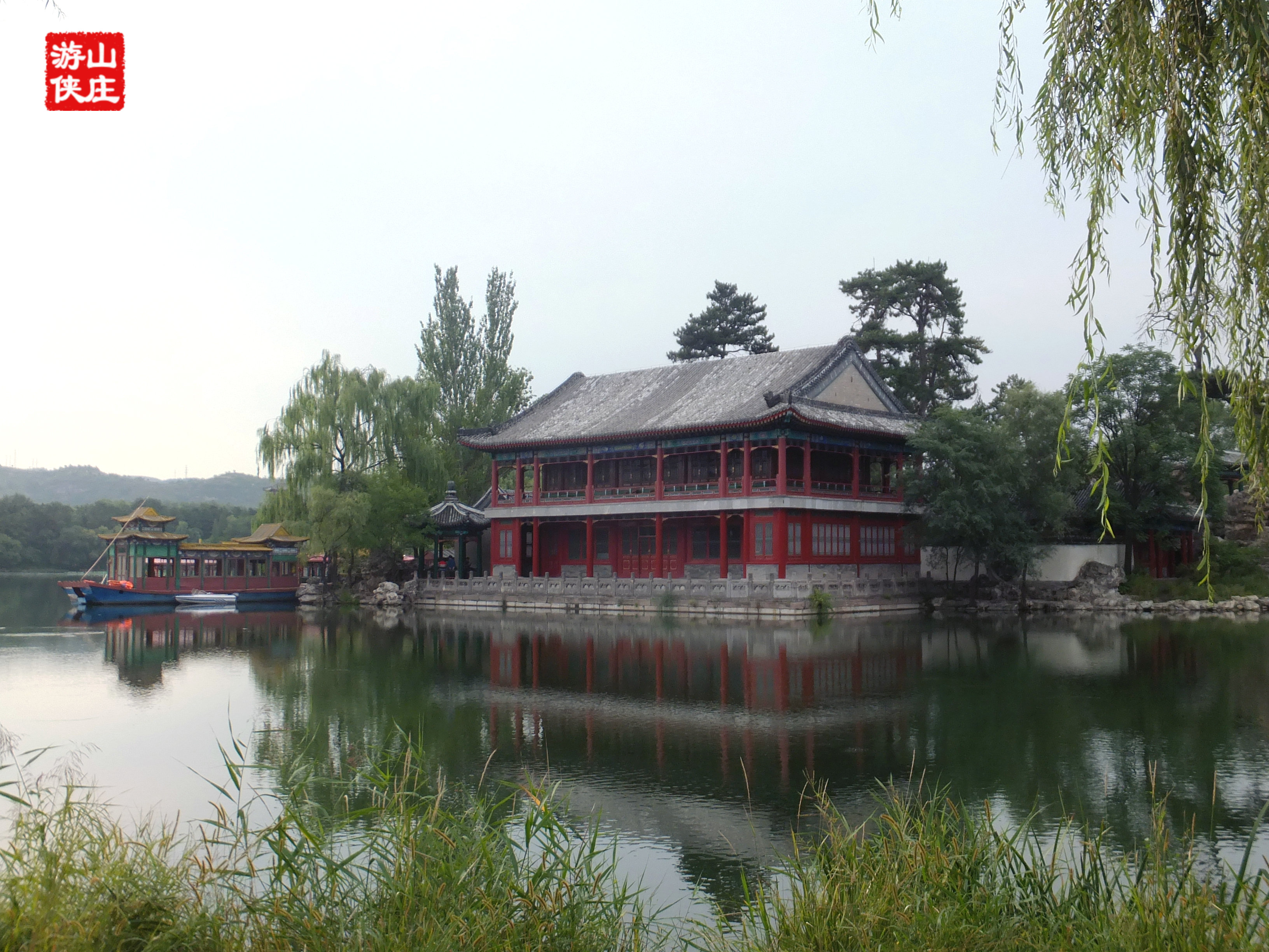 七绝承德避暑山庄烟雨楼 文/诗书渔樵 千里缘逢烟雨楼,陈梁旧柱见风流