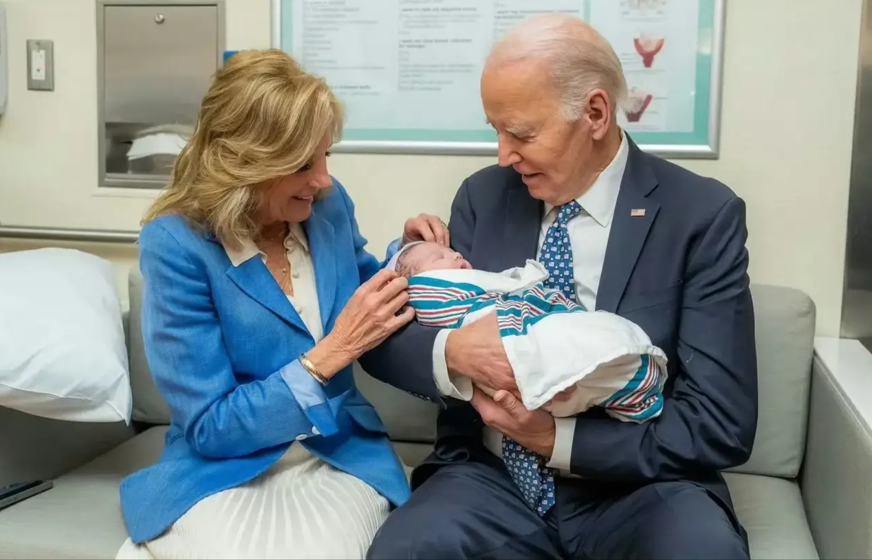 拜登喜当曾祖父,四世同堂了!