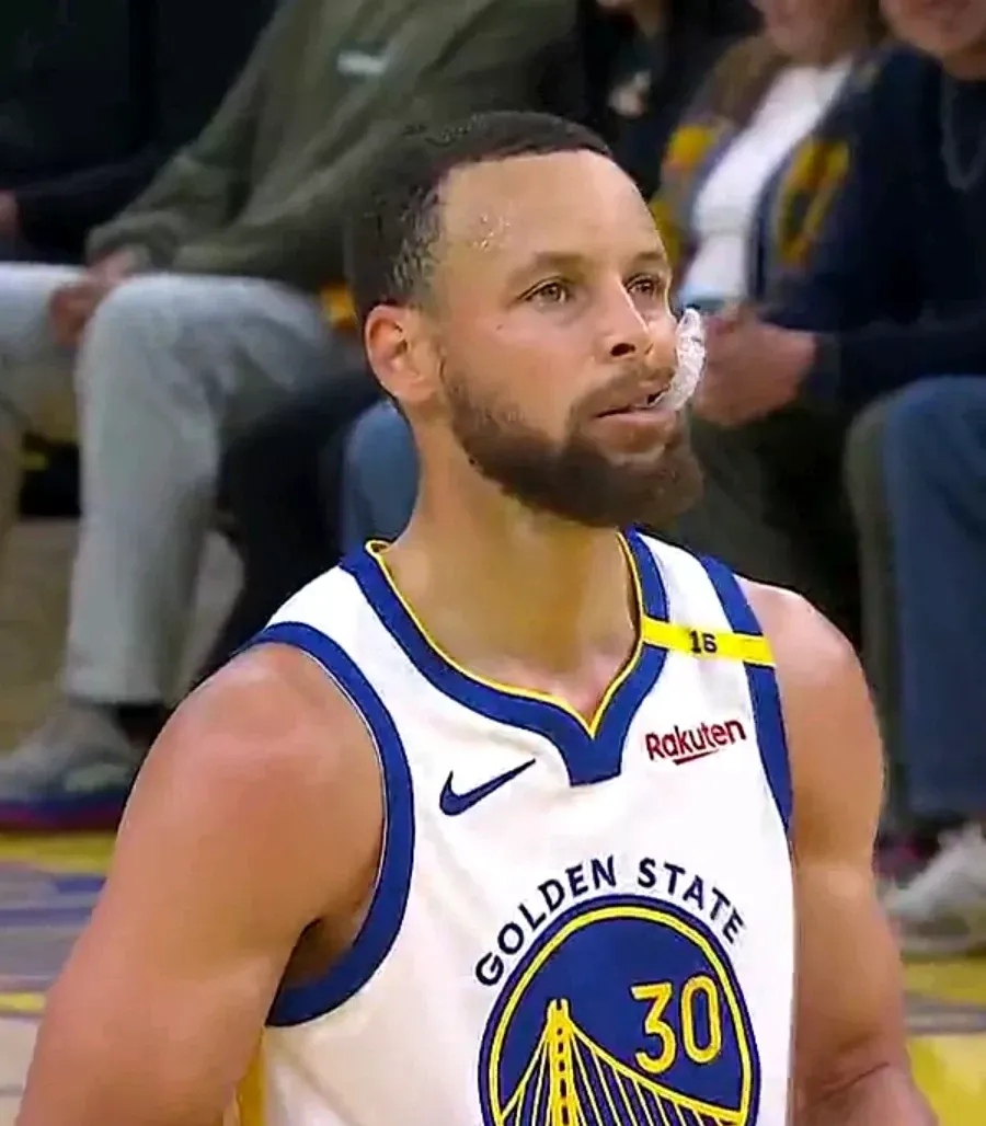 库里迎来二十赛季高光表现，公牛球迷沸腾！的简单介绍