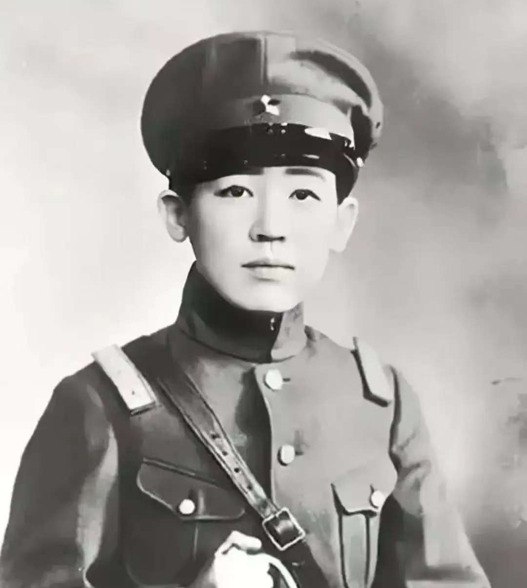 看到网上有篇文章介绍说,臭名昭著的日本间谍川岛芳子1948年时并没有