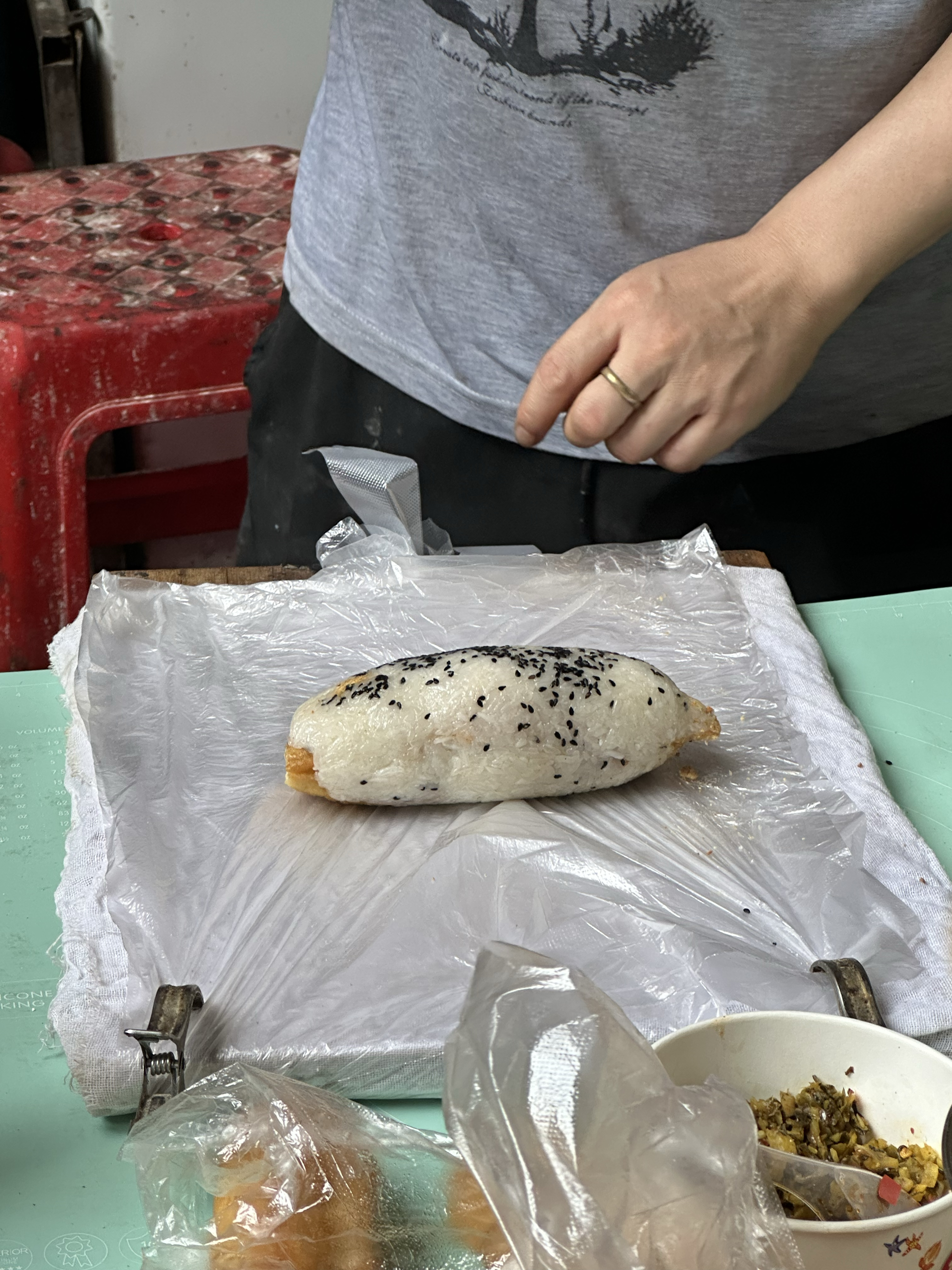 香酥绵软,兼有嚼劲与糯 武汉糯米包油条糯米包油条蒸饭包油条图片撒