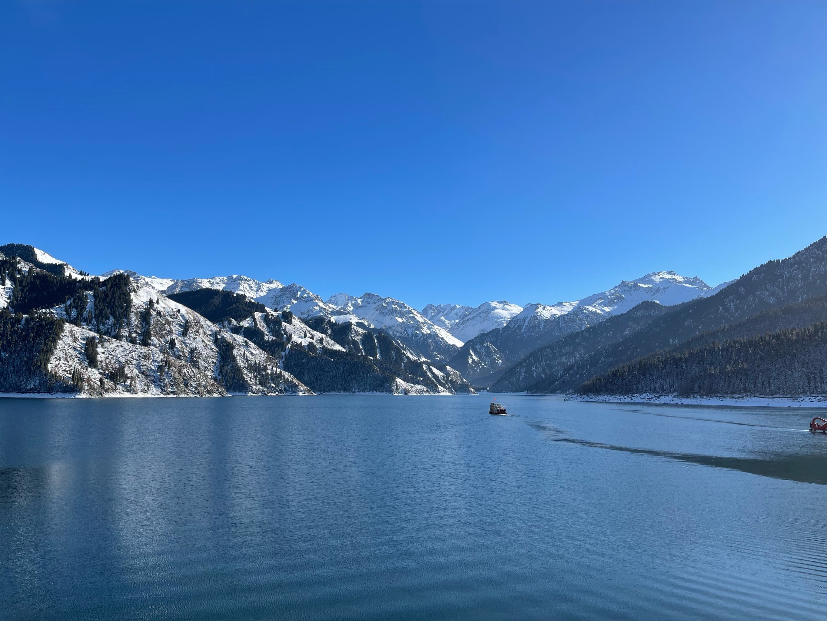 新疆天山天池好冷啊