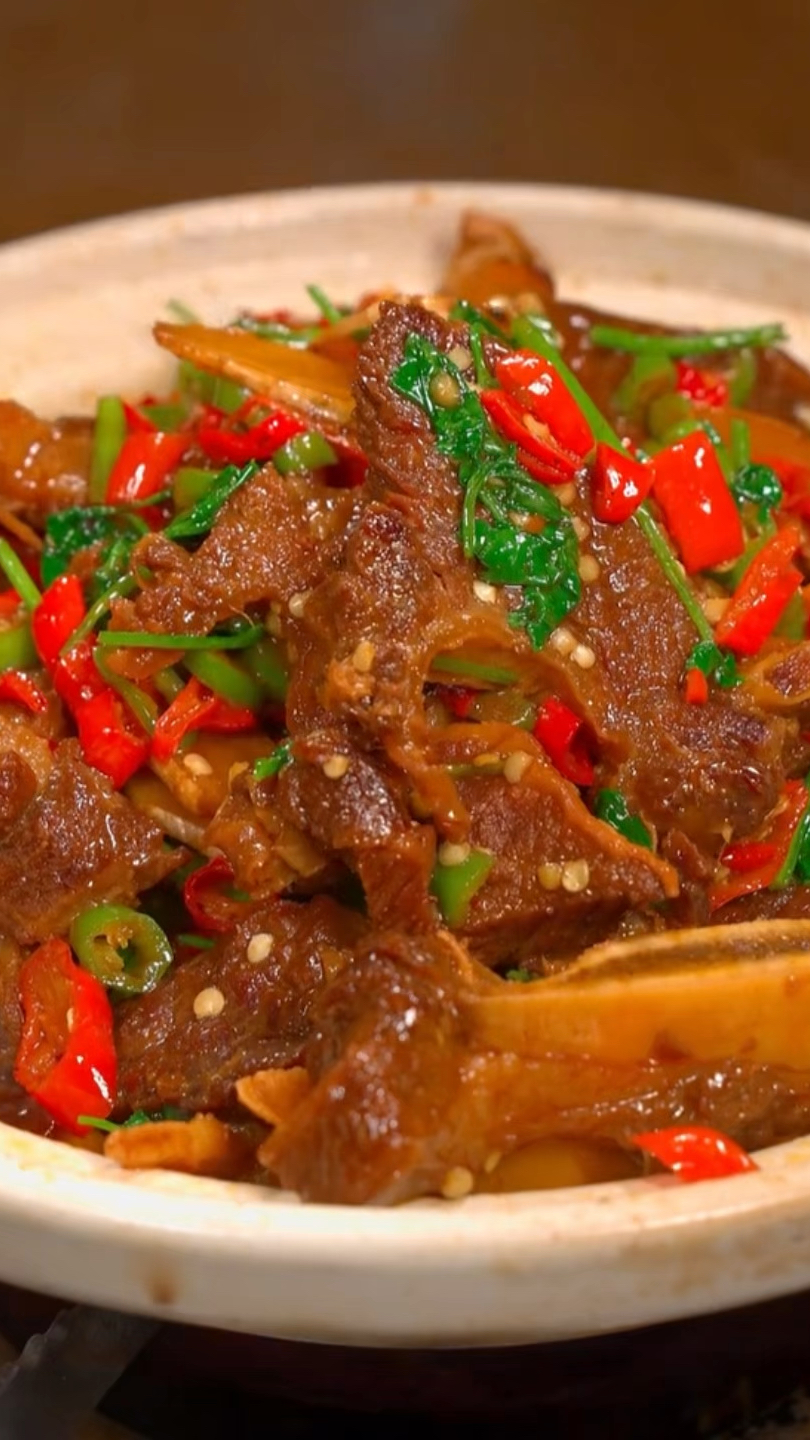 假期隔三差五就给孩子做点好吃的干锅牛排,在家做量大又好吃