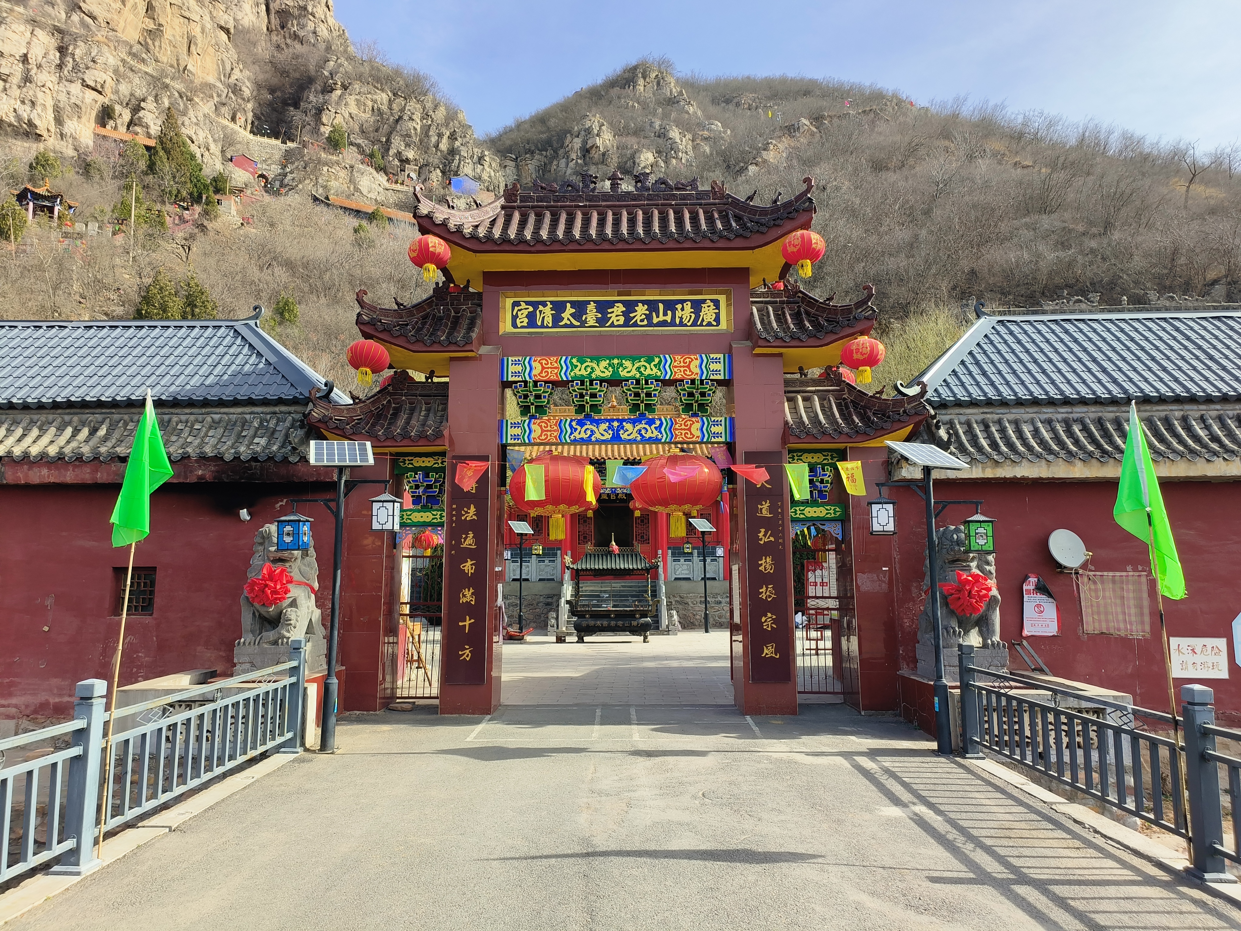 我们的节日# 3月8日是女同胞的节日,也是踏春出游好时节