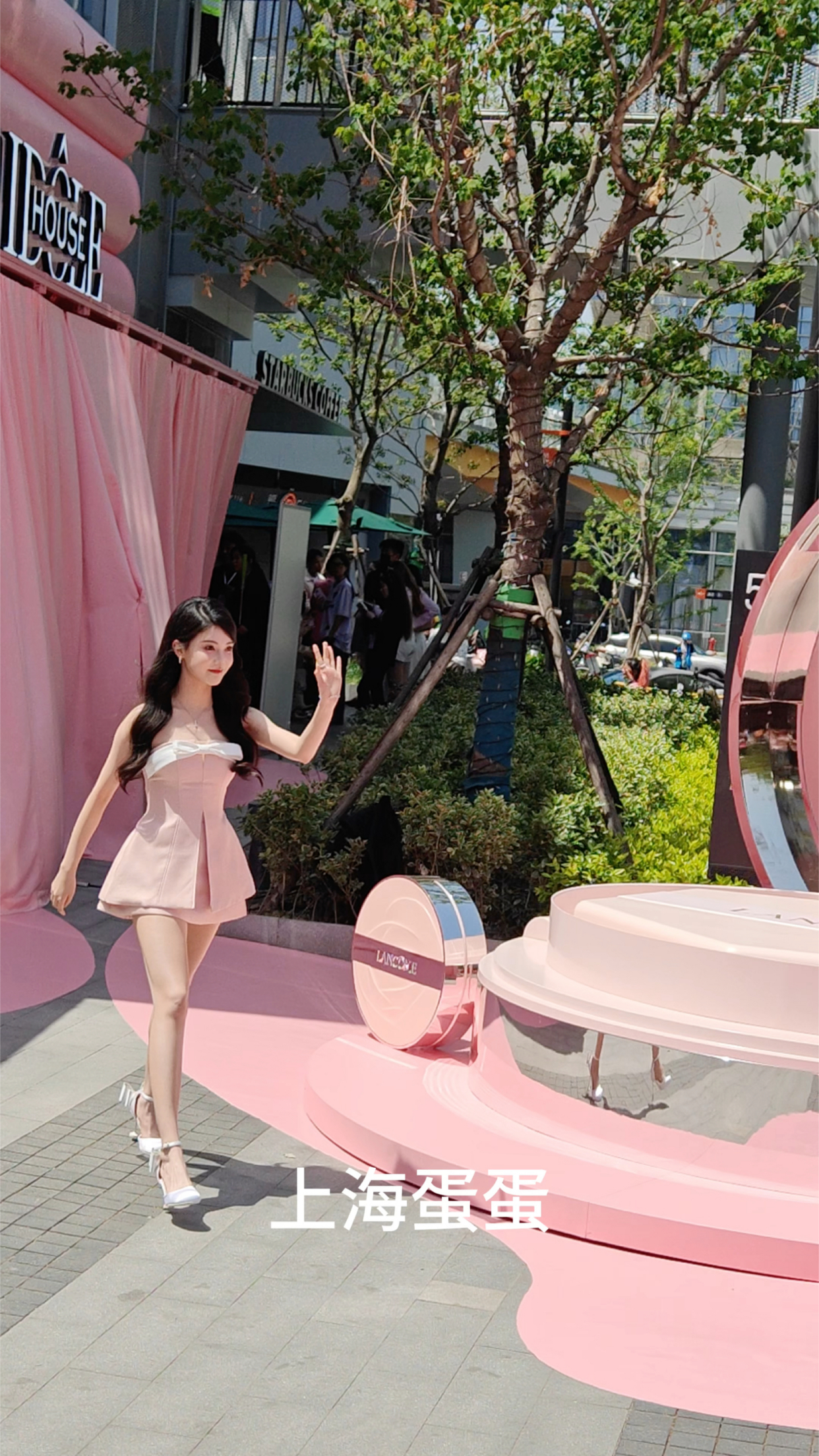 孙珍妮 粉色抹胸短裙造型