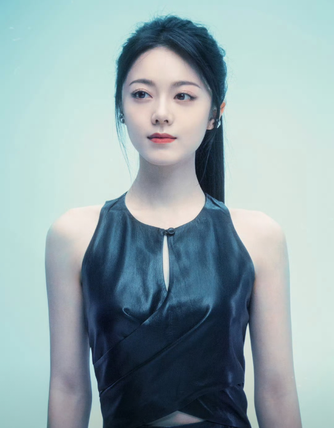 近日,我们注意到演员赵今麦瘦了不少,这让许多粉丝都为之惊讶和欢喜