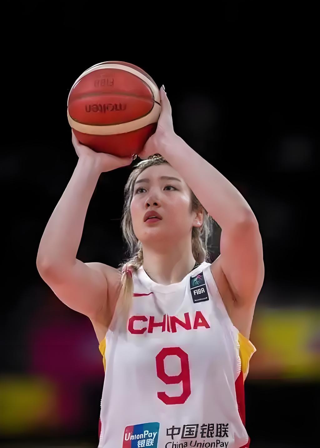 世界杯篮 球女孩 突破界限相关图片5