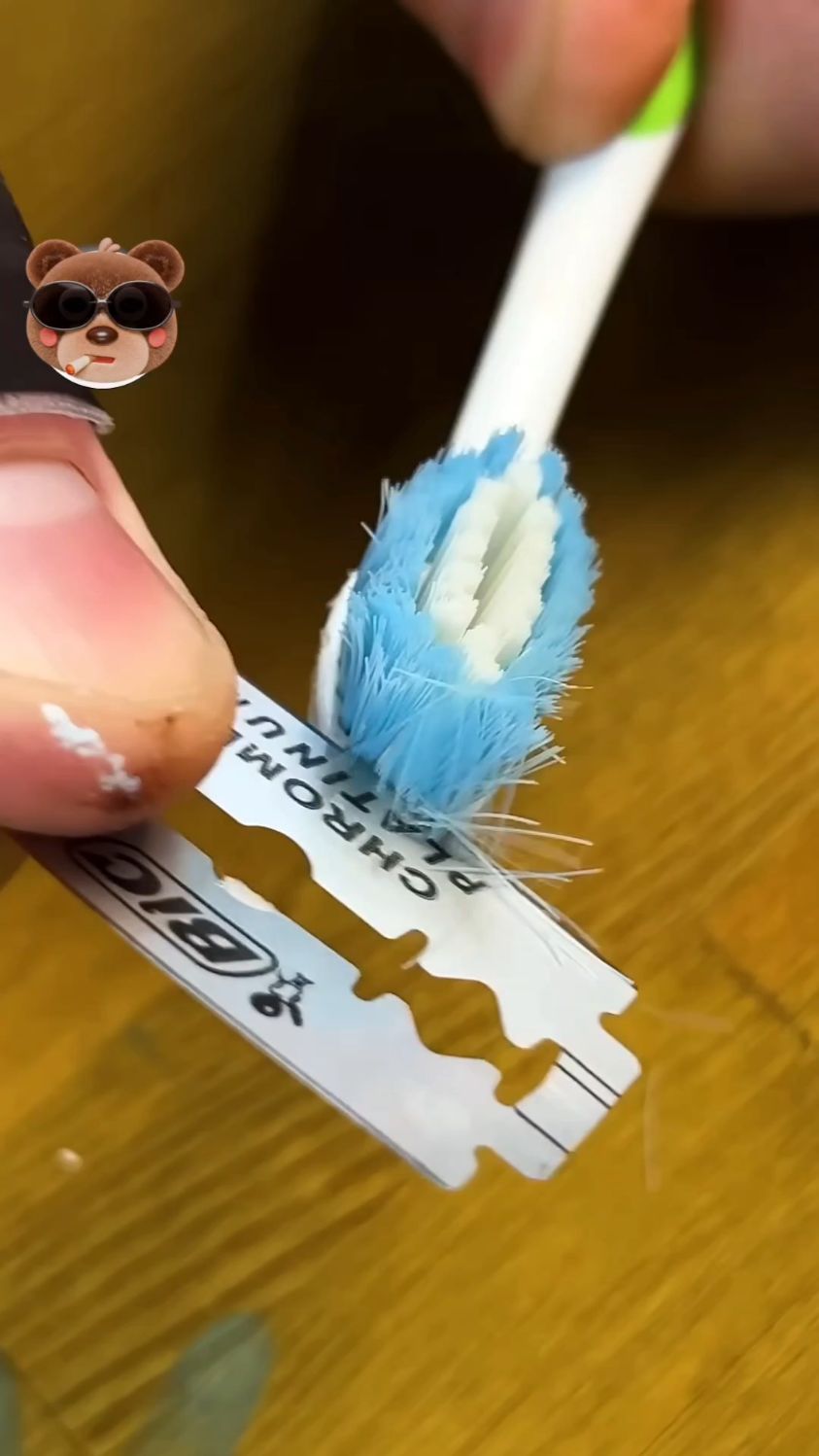 如何用一个废弃的牙刷快速制作一个刷油漆神器?