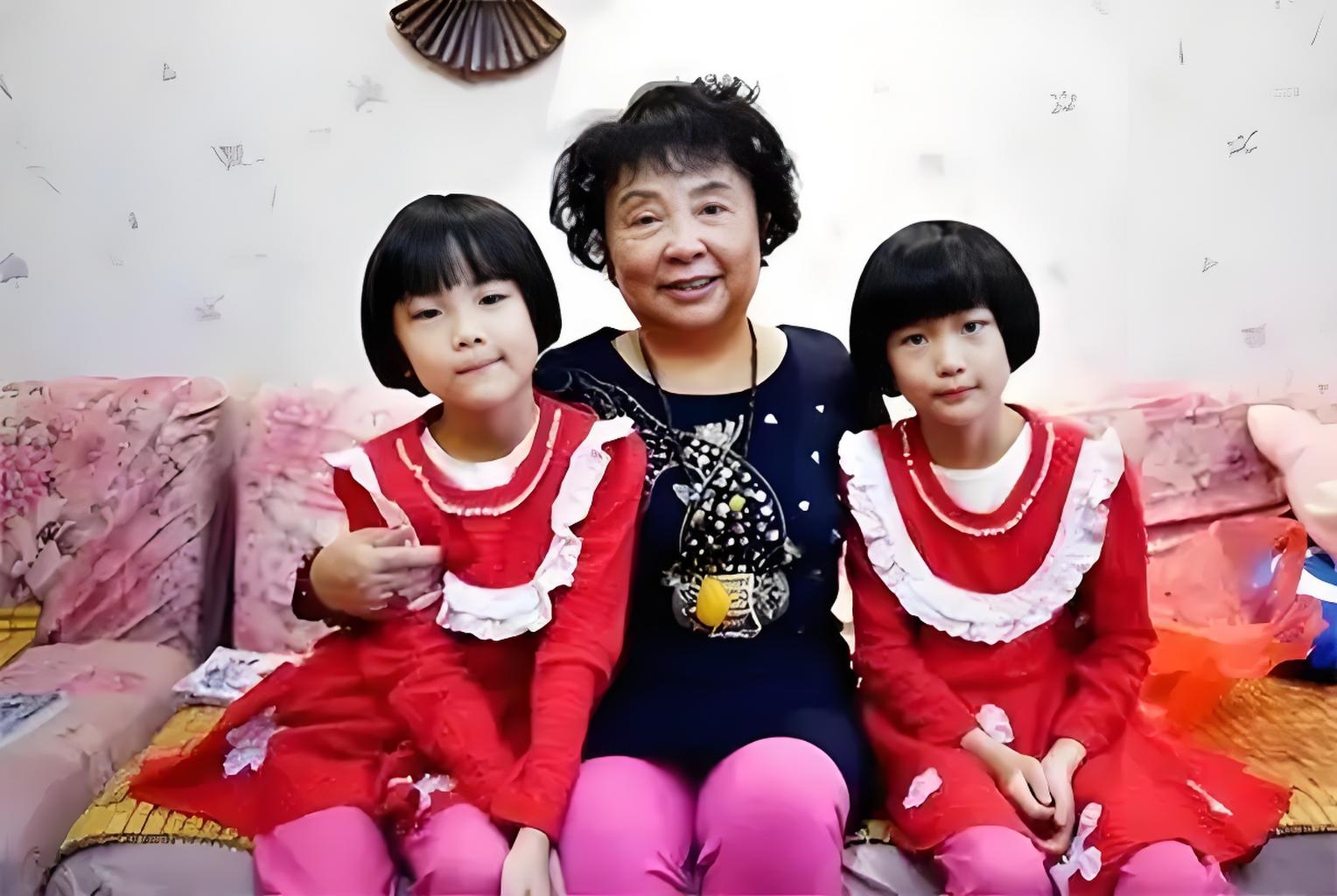 如今,这对双胞胎即将参加中考,这位伟大的母亲又将如何应对?