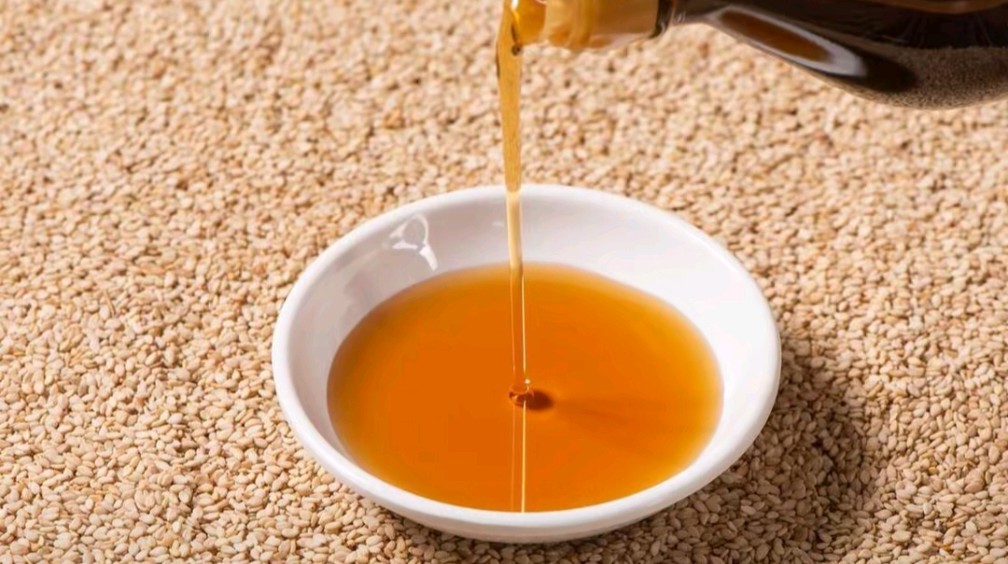 鸡蛋香油蜂蜜正确吃法(鸡蛋蜂蜜香油用开水冲吗喝了很好)