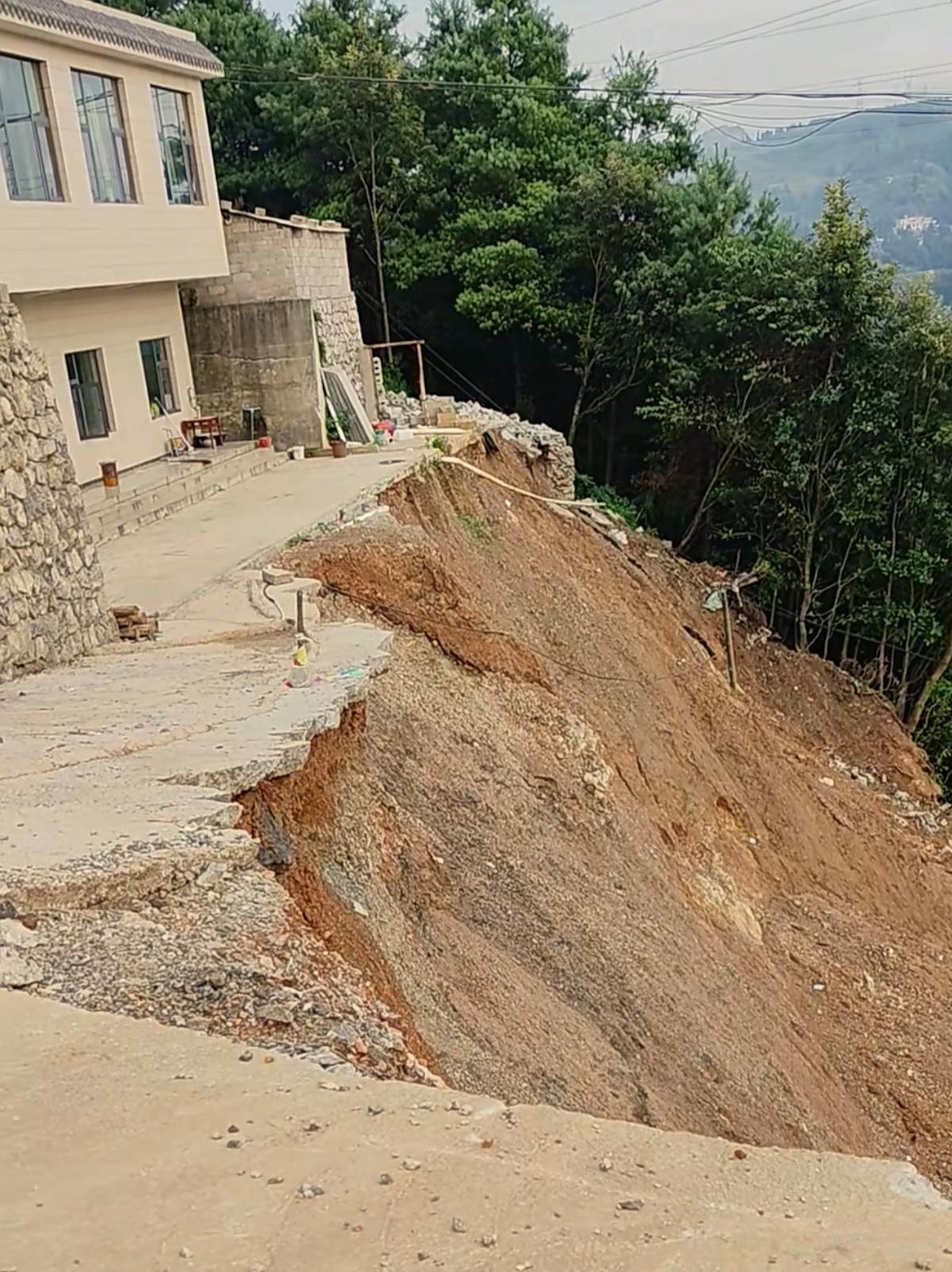 有个男子发了一条视频,然后问网友,这种情况,要怎么弄?怎么回事呢?