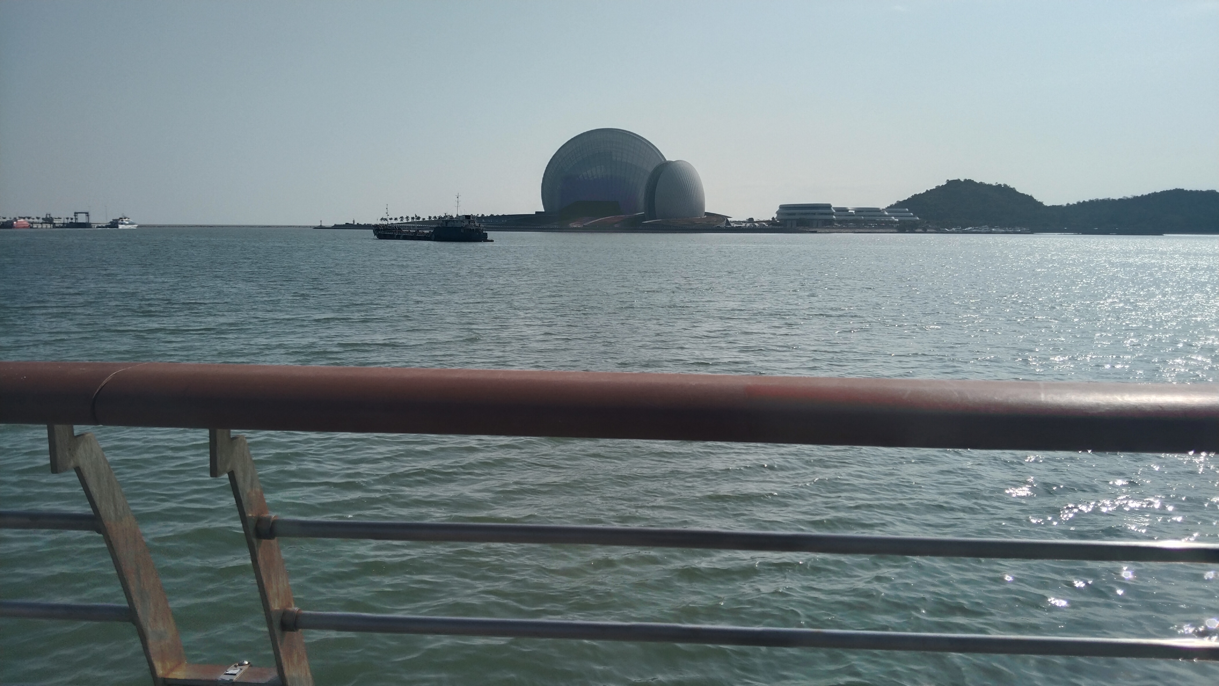 那次从深圳去珠海玩,走的是深中通道,然后转广澳高速,下来后开始进入