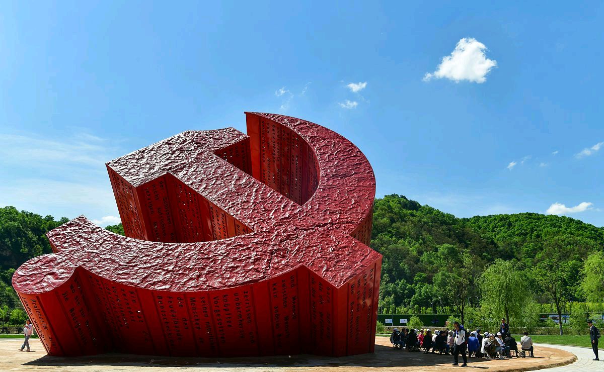 博物馆红色题材玻璃钢材质雕塑人物定制工厂